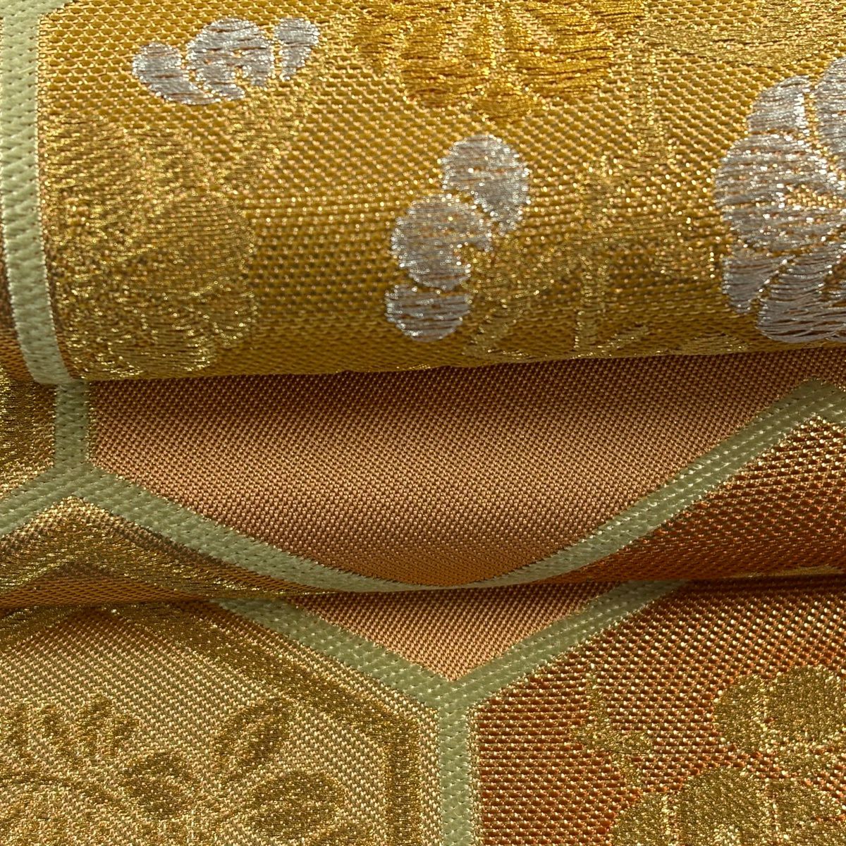 【美品】 袋帶 名品級 川島織物 落款あり 向鳥 龜甲 金銀彩 金金箔 淺橙 六通 純蠶絲