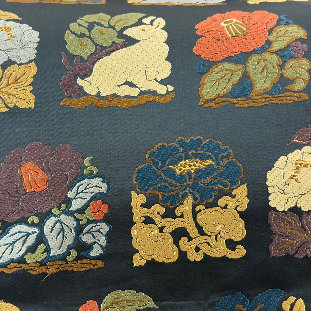 【美品】 袋帶 名品級 花兔 草花紋刺繡 金金箔 深綠 六通 純蠶絲