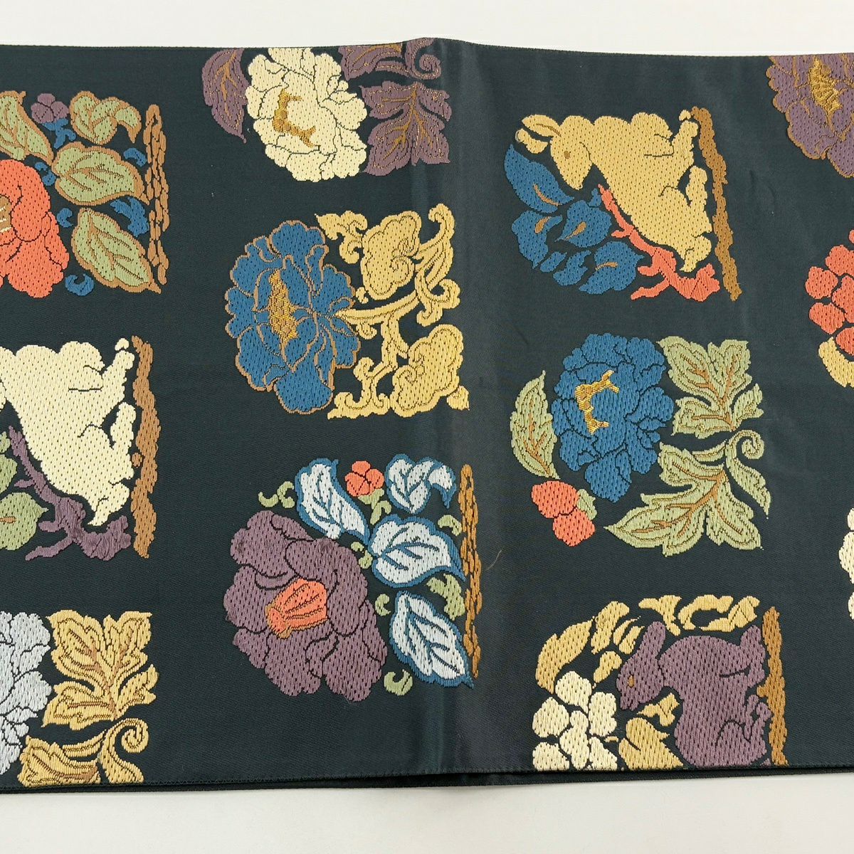 【美品】 袋帶 名品級 花兔 草花紋刺繡 金金箔 深綠 六通 純蠶絲