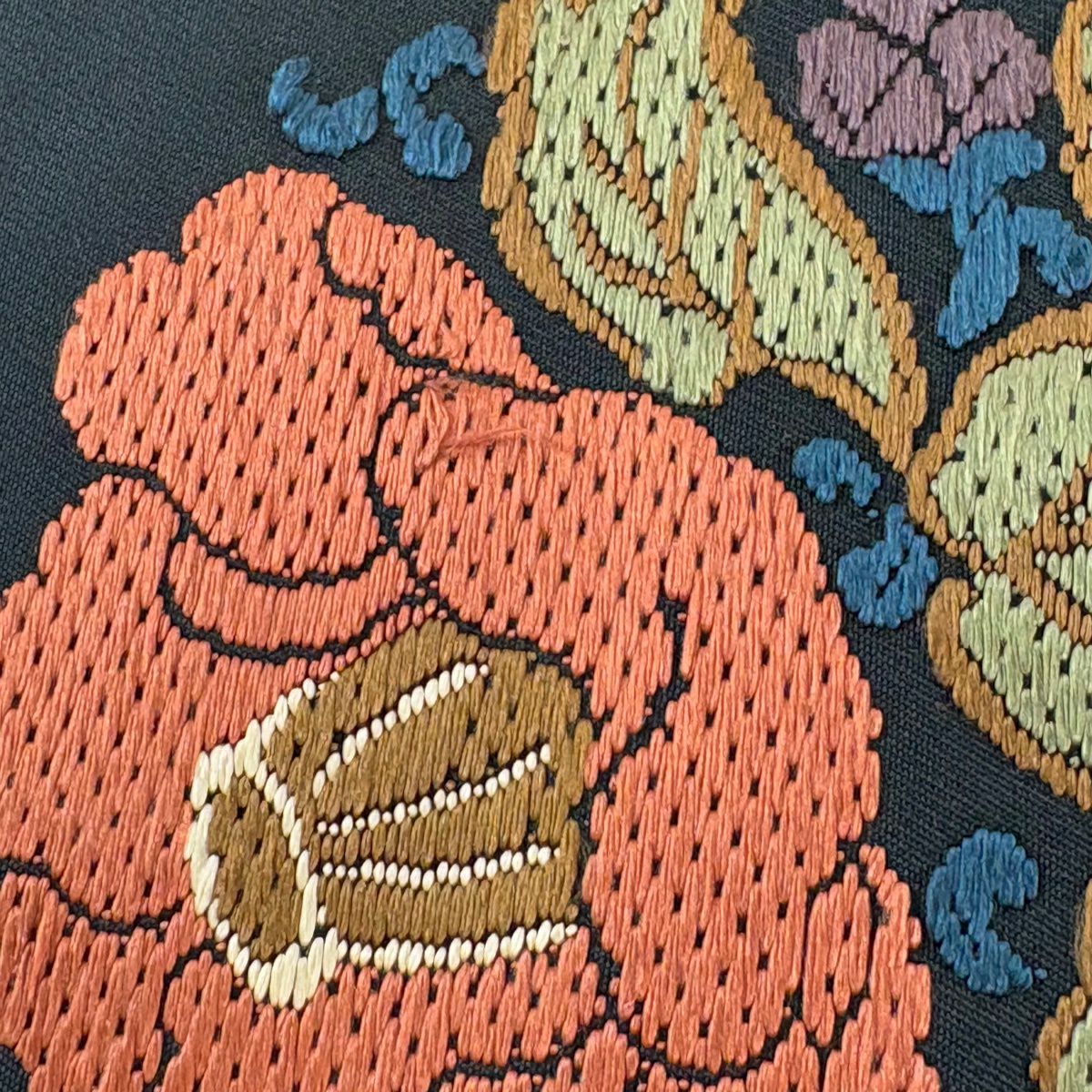 【美品】 袋帶 名品級 花兔 草花紋刺繡 金金箔 深綠 六通 純蠶絲