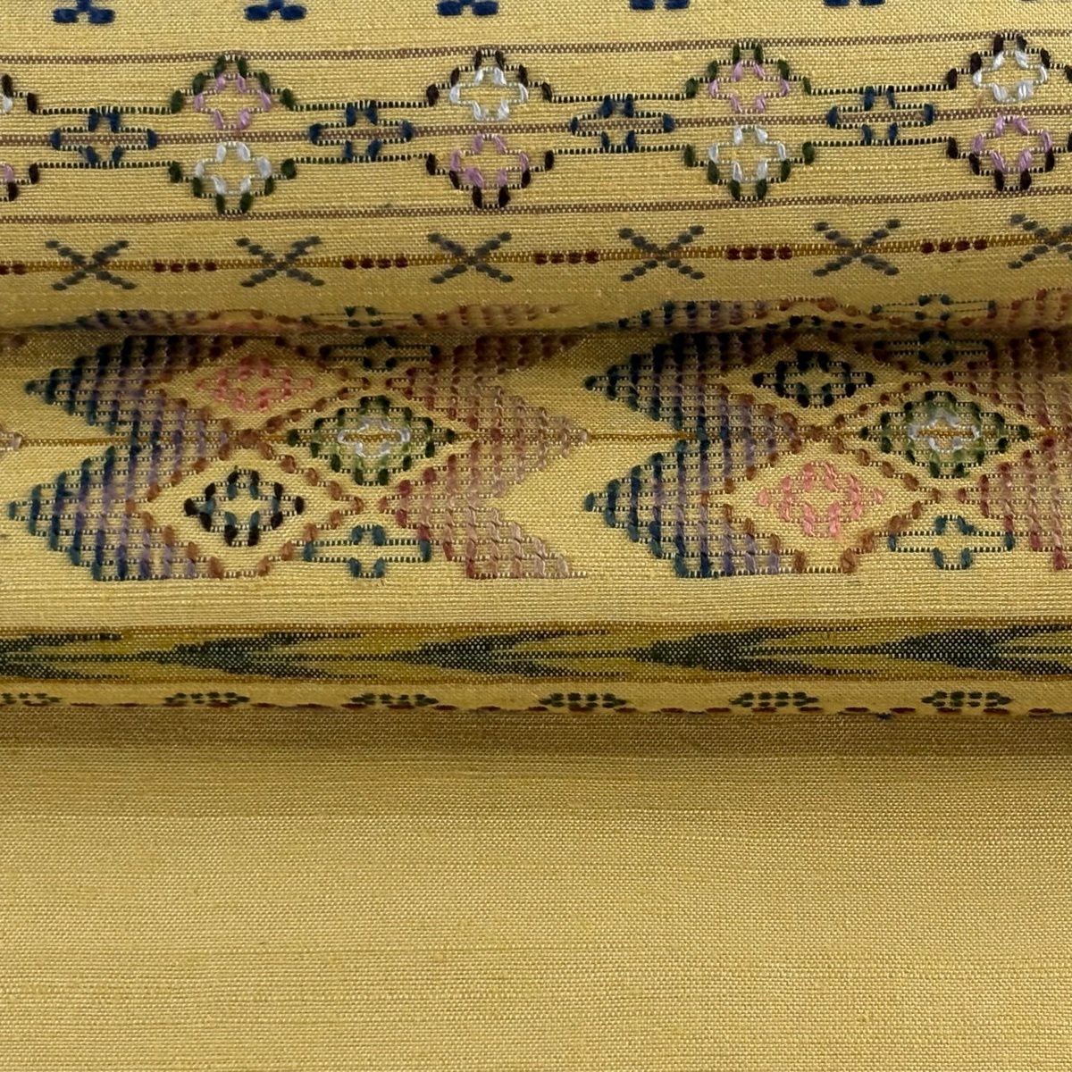 【美品】 名古屋帶 逸品級 紬織織 幾何學圖案 條紋 刺繡 黃色 純蠶絲