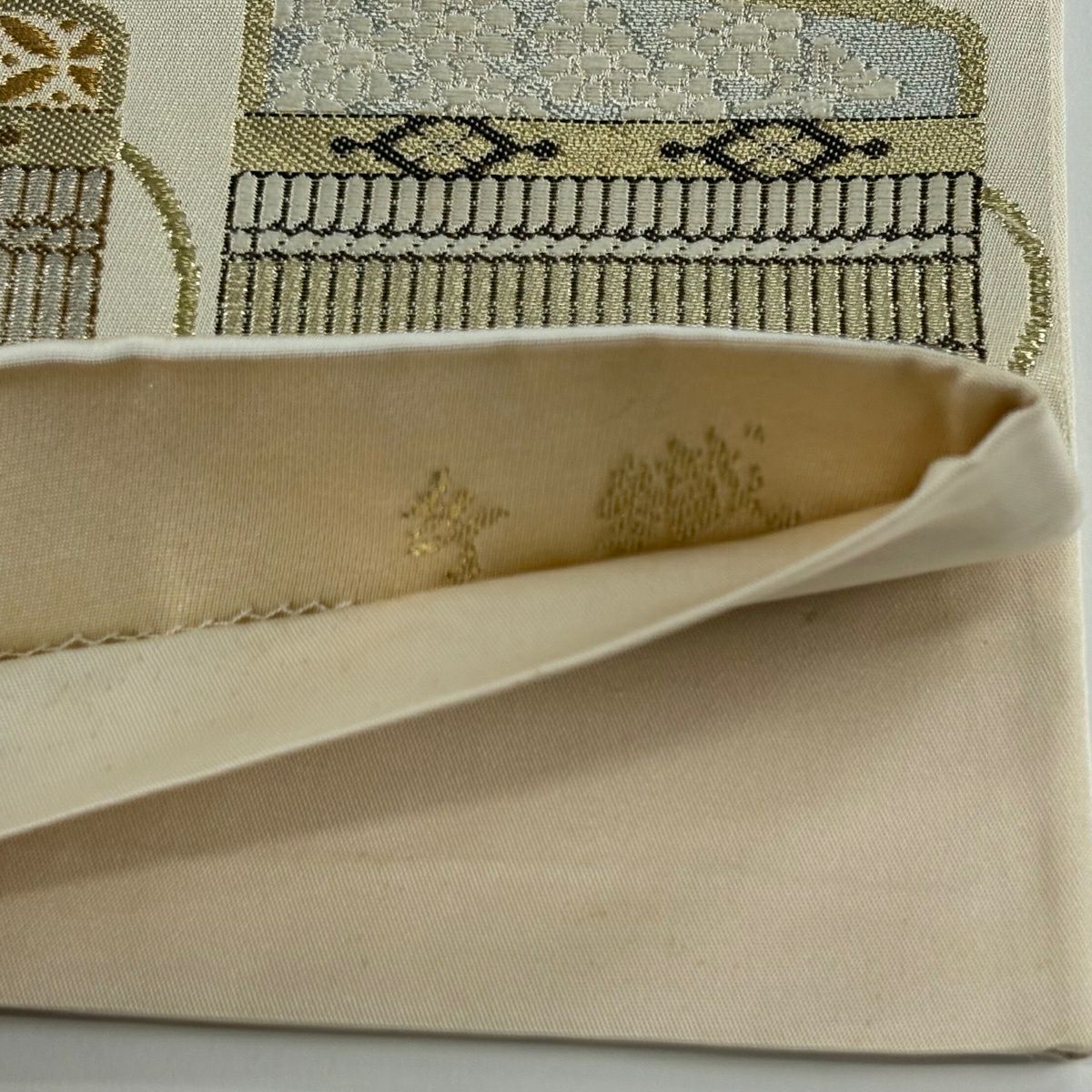 袋帶 逸品級 河村織物 落款 鎧おどし 梅花 金銀糸 金金箔 米色 六通 純蠶絲