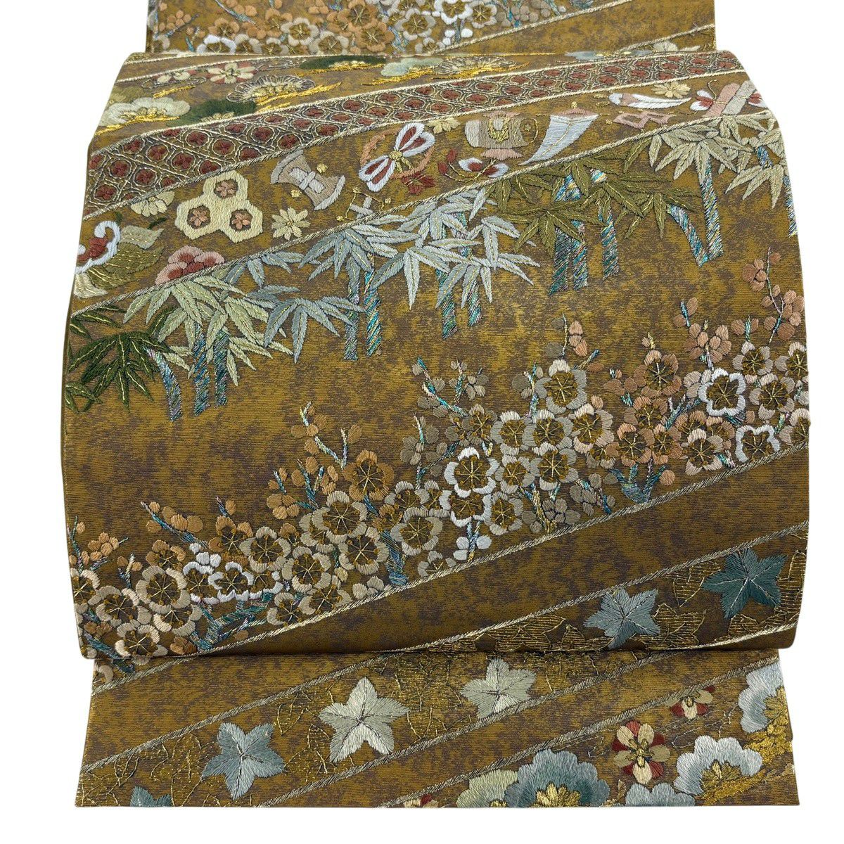 【美品】 袋帶 逸品級 松樹竹子梅花 寶盡くし 刺繡 金銀彩 山吹茶 六通 純蠶絲