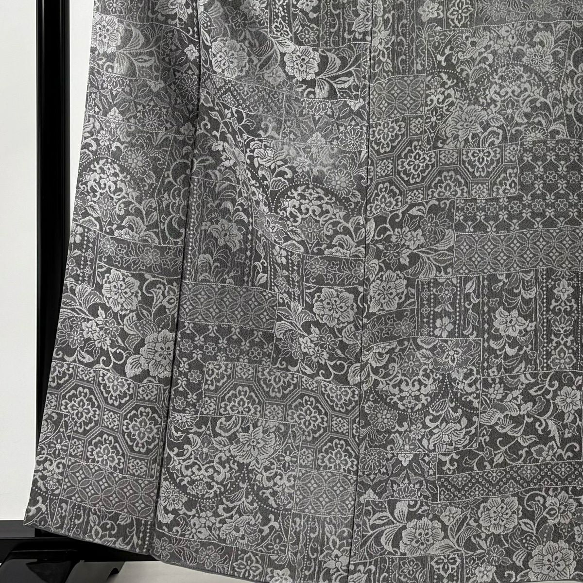 【美品】 小紋 身長162cm 袖長67.5cm L 雙層 紋意匠 花唐草紋 華紋 灰 純蠶絲 名品級