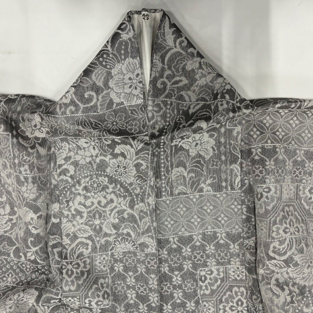 【美品】 小紋 身長162cm 袖長67.5cm L 雙層 紋意匠 花唐草紋 華紋 灰 純蠶絲 名品級