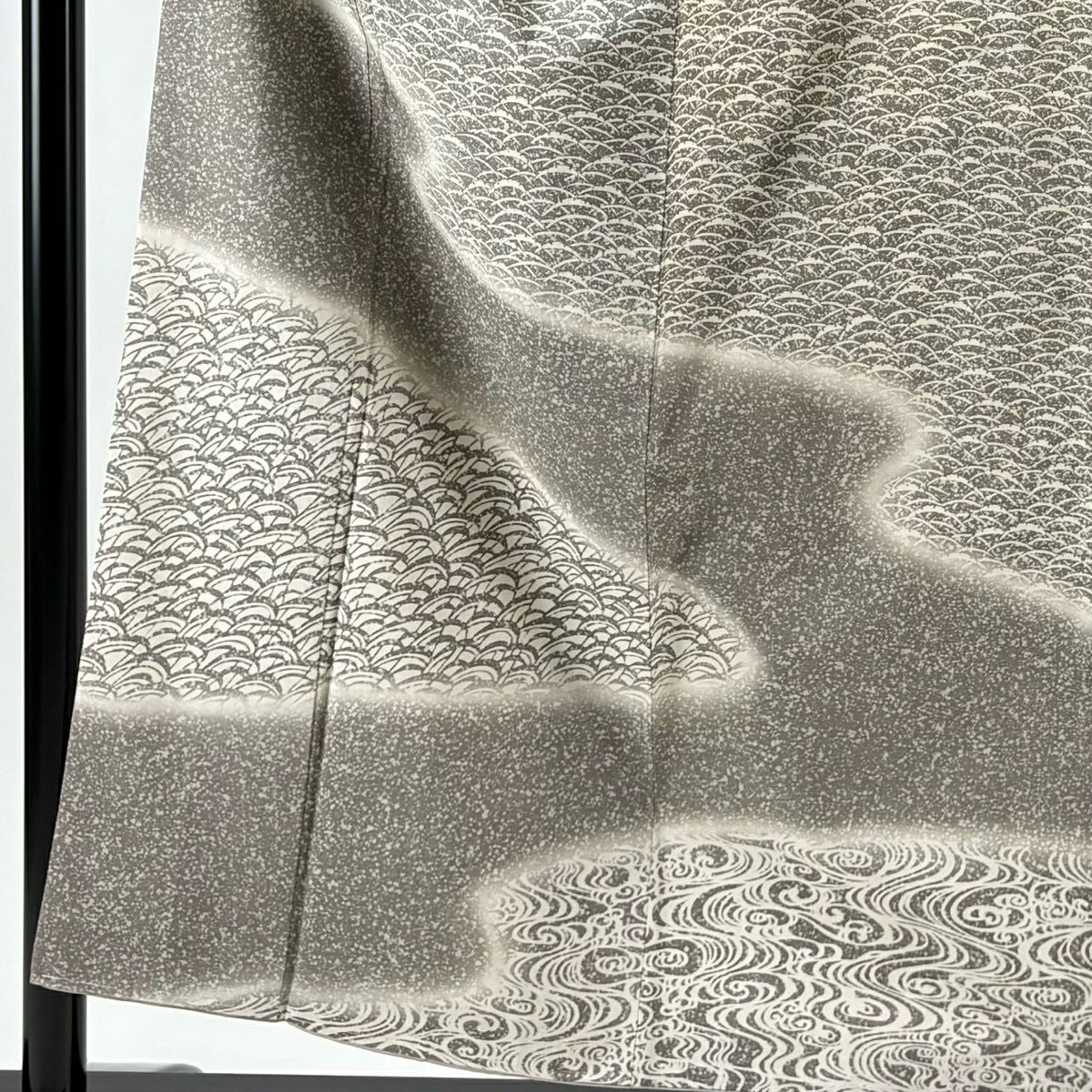 【美品】訪問服 身長156.5cm 袖長63cm S 雙層 川村久太郎 紬織織地 鈕衿 落款あり 雪芝 流水 灰色 純蠶絲 秀品級