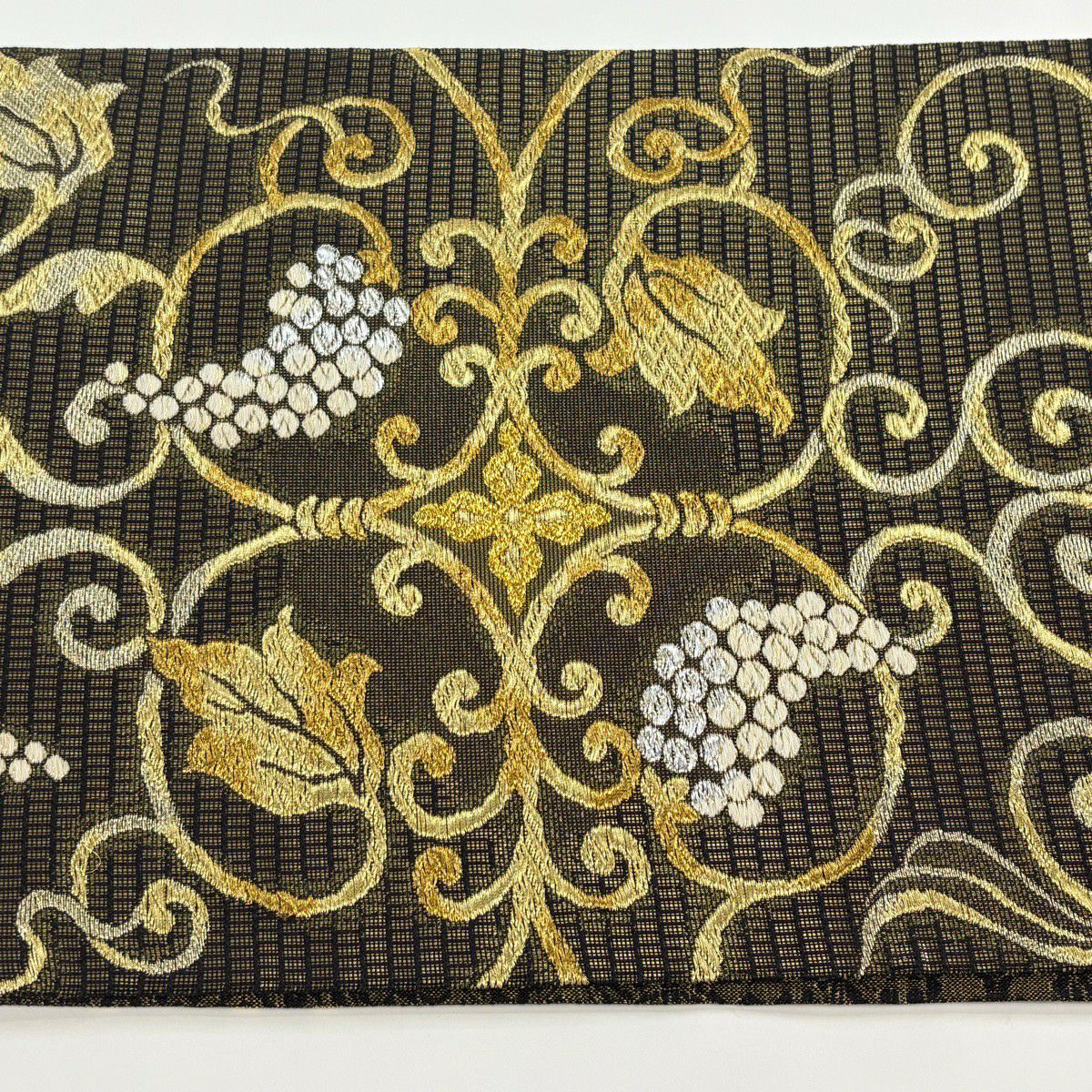 【美品】 袋帶 逸品級 誉田屋源兵衛 落款 鈴乃屋 葡萄唐草紋 刺繡 金銀彩 金茶 六通 純蠶絲