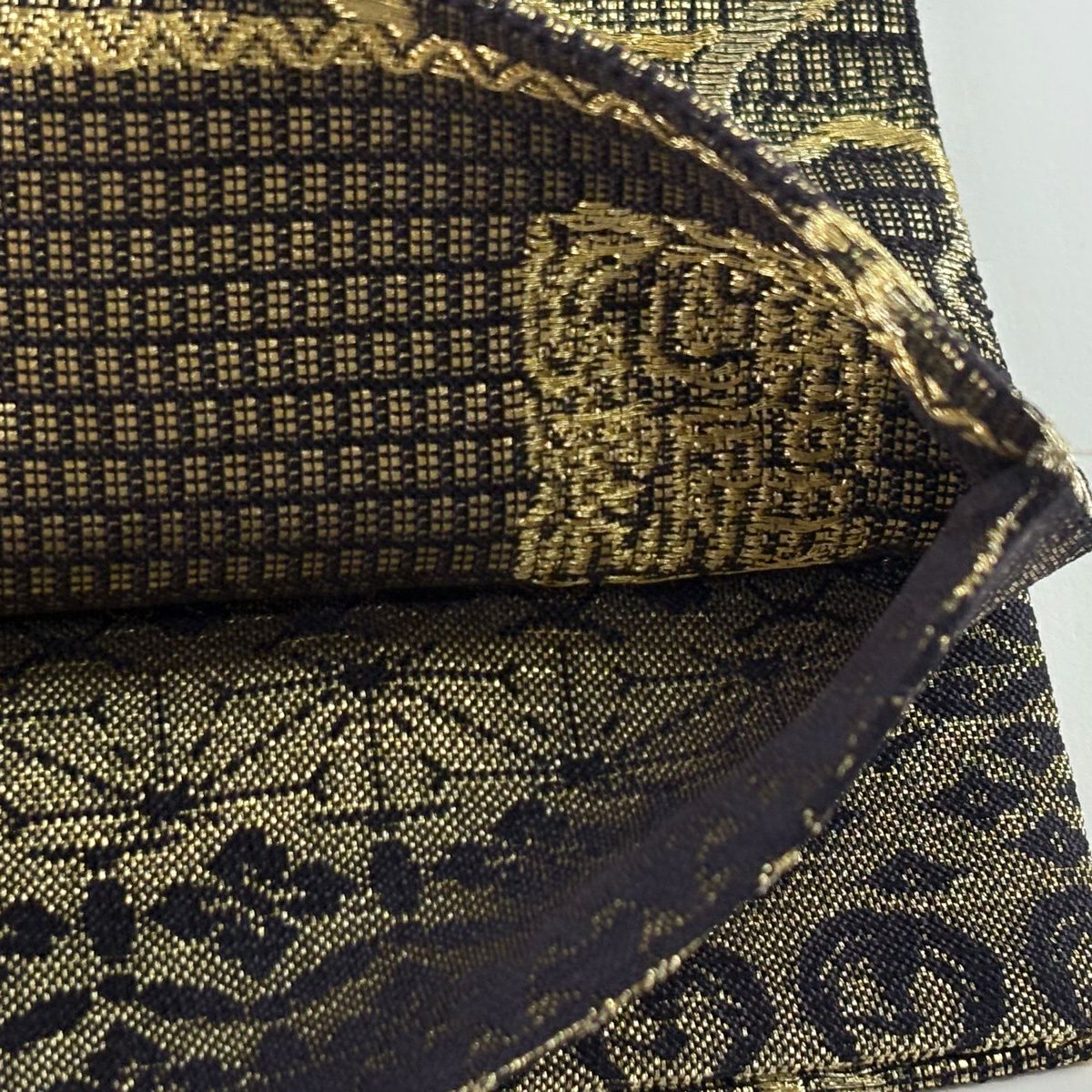 【美品】 袋帶 逸品級 誉田屋源兵衛 落款 鈴乃屋 葡萄唐草紋 刺繡 金銀彩 金茶 六通 純蠶絲