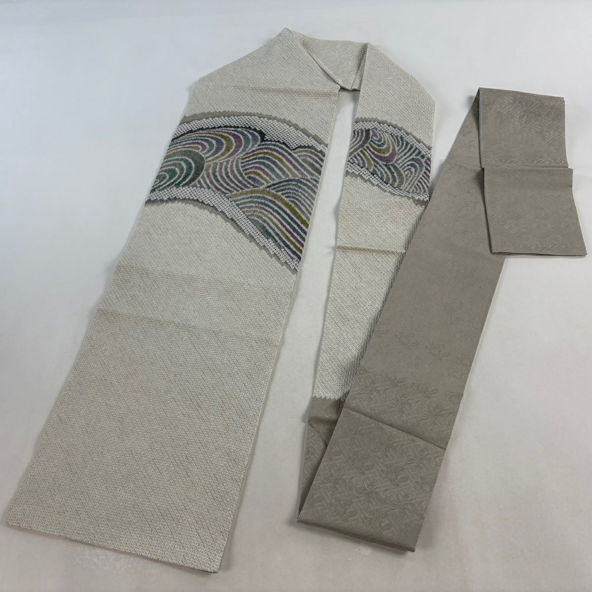【美品】 名古屋帶 逸品級 波 絞染 灰白 純蠶絲