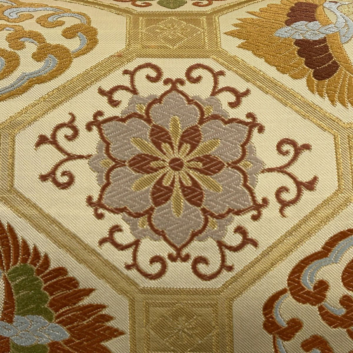【美品】 袋帶 名品級 川島織物 落款あり 華紋 蜀江文 唐織 金絲 米色 六通 純蠶絲