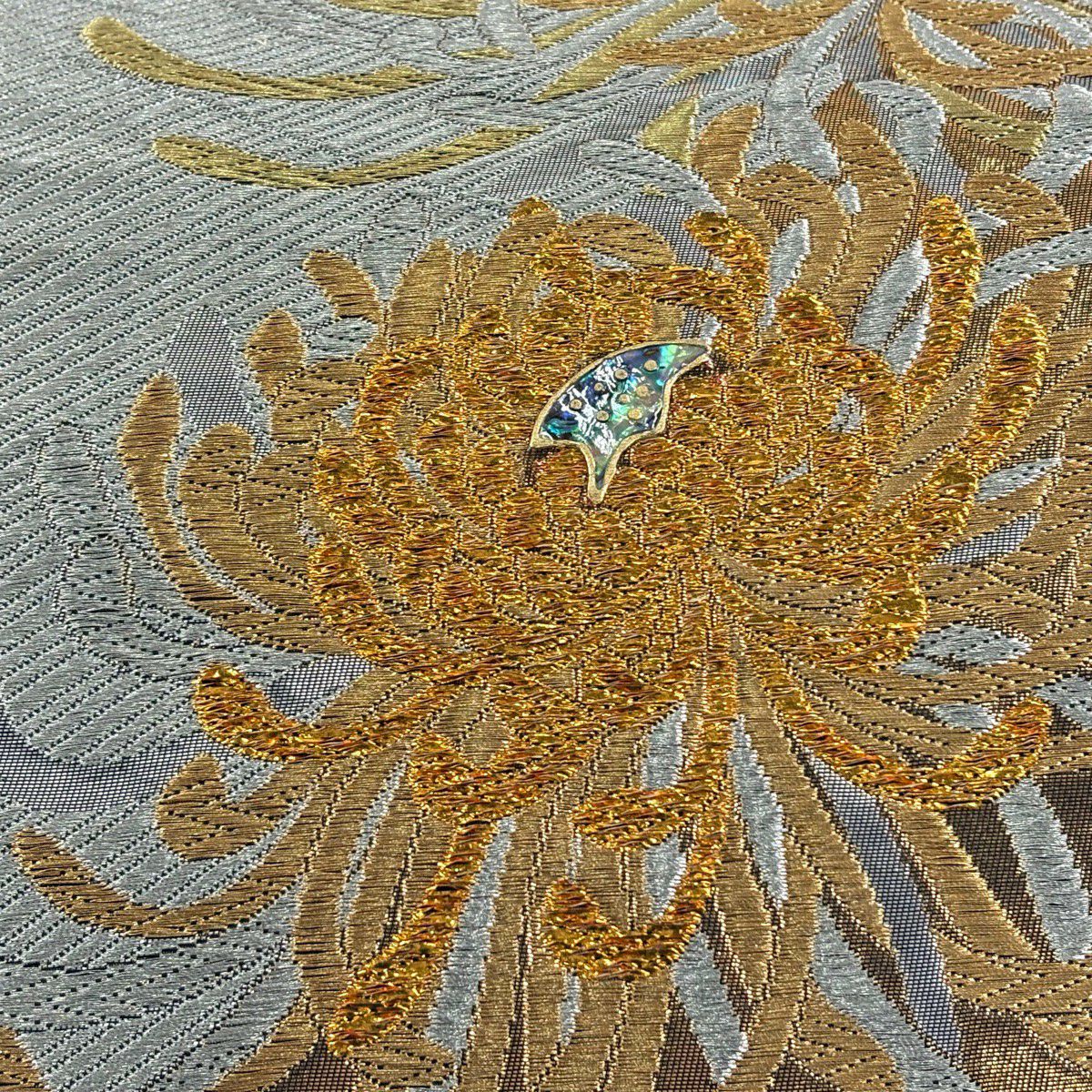 【美品】 袋帶 秀品級 菊花 幾何學 唐織 螺鈿 金色 六通 純蠶絲