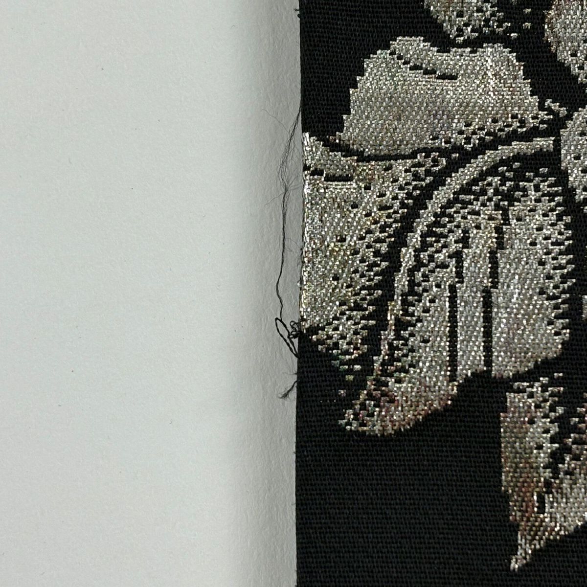 【美品】 袋帶 秀品級 草花紋紋 鳥 金金箔 唐織 黑 六通 純蠶絲