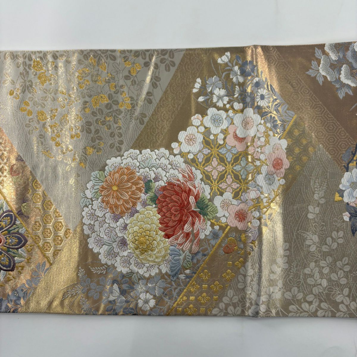 【美品】 袋帶 秀品級 華紋 草花紋 唐織 金金箔 金色 六通 純蠶絲