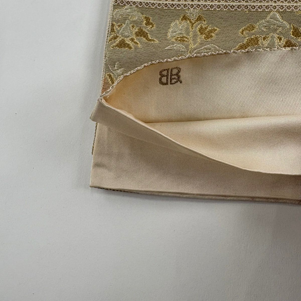 袋帶 秀品級 服部織物 落款あり 關西仕立 華紋 花唐草紋 唐織 金金箔 粉米色 六通 純蠶絲