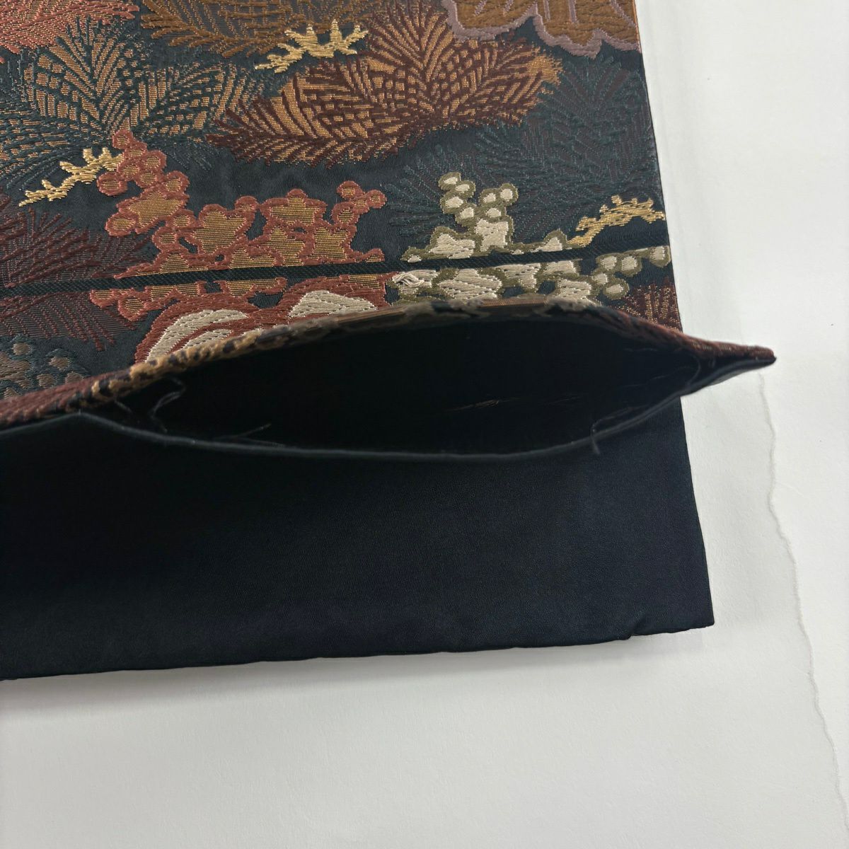 【美品】 袋帶 秀品級 桐 笠松樹 唐織 金金箔 黑 六通 純蠶絲