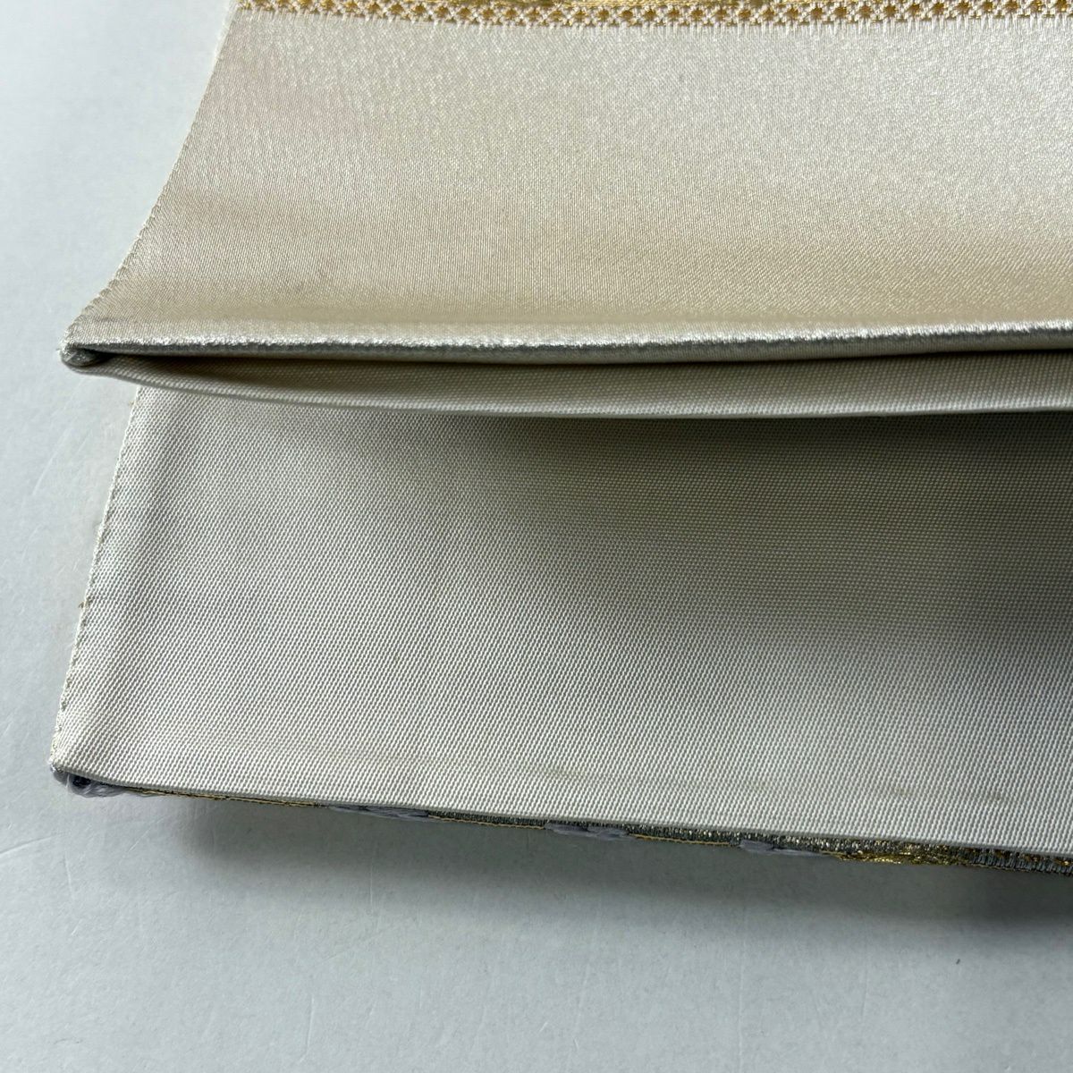 【美品】 袋帶 秀品級 草花紋 流水 金銀線 刺繡 金色 六通 純蠶絲