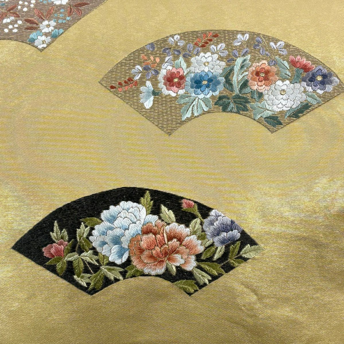 【美品】 名古屋帶 秀品級 扇子面 草花紋紋 刺繡 金金箔 金純蠶絲