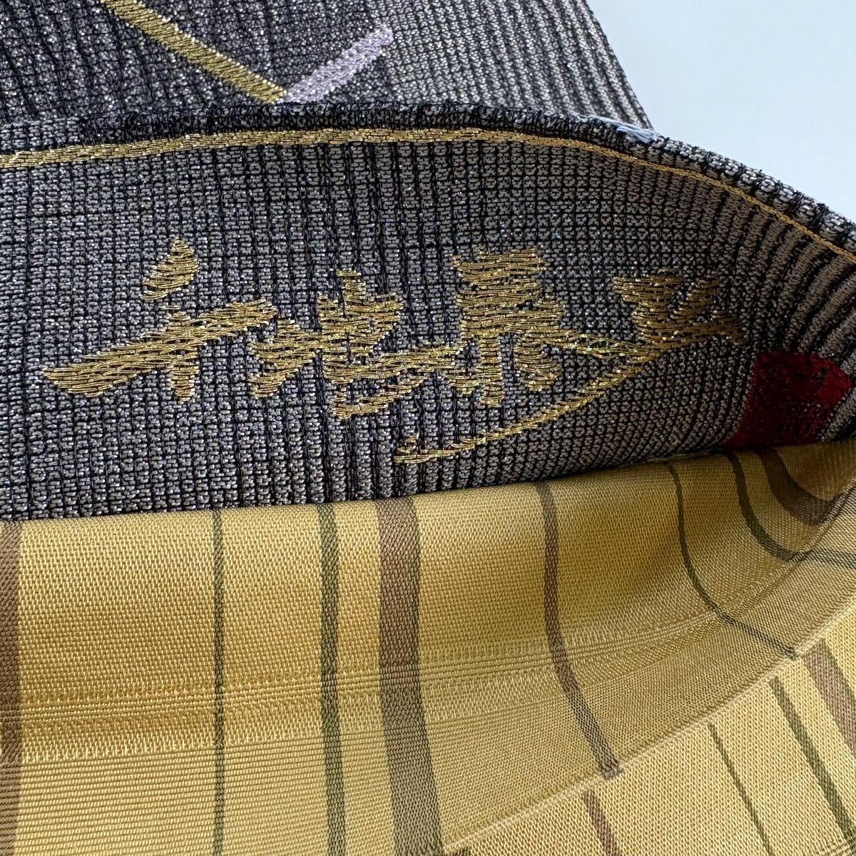 【美品】 袋帶 名品級 千地泰弘 落款あり 縞 幾何學圖案 金銀線 銀通 灰紫 六通 純蠶絲