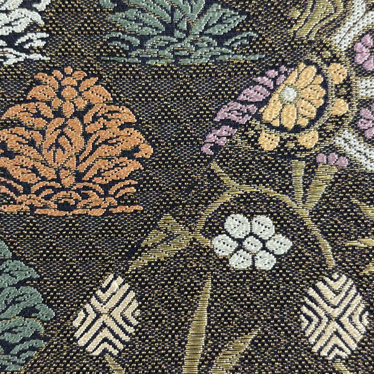 【美品】 袋帶 名品級 笹蔓 草花紋 金糸 輪奈織 茶紫 お太鼓柄 純蠶絲