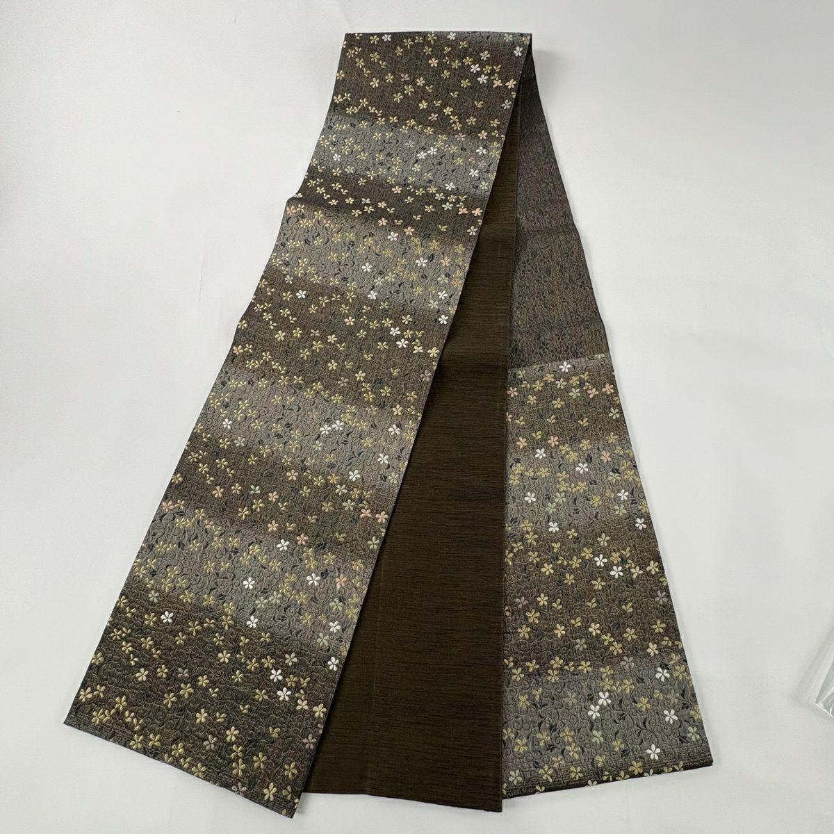 【美品】 袋帶 名品級 花唐草紋 段紋 金絲 刺繡 焦茶 六通 純蠶絲