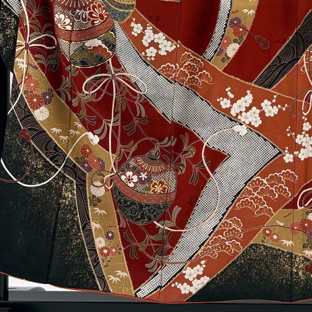 振袖禮服 身長154.5cm 袖長65.5cm M 雙層 鈴 草花紋 金絲 金銀彩 茜 純蠶絲 名品級