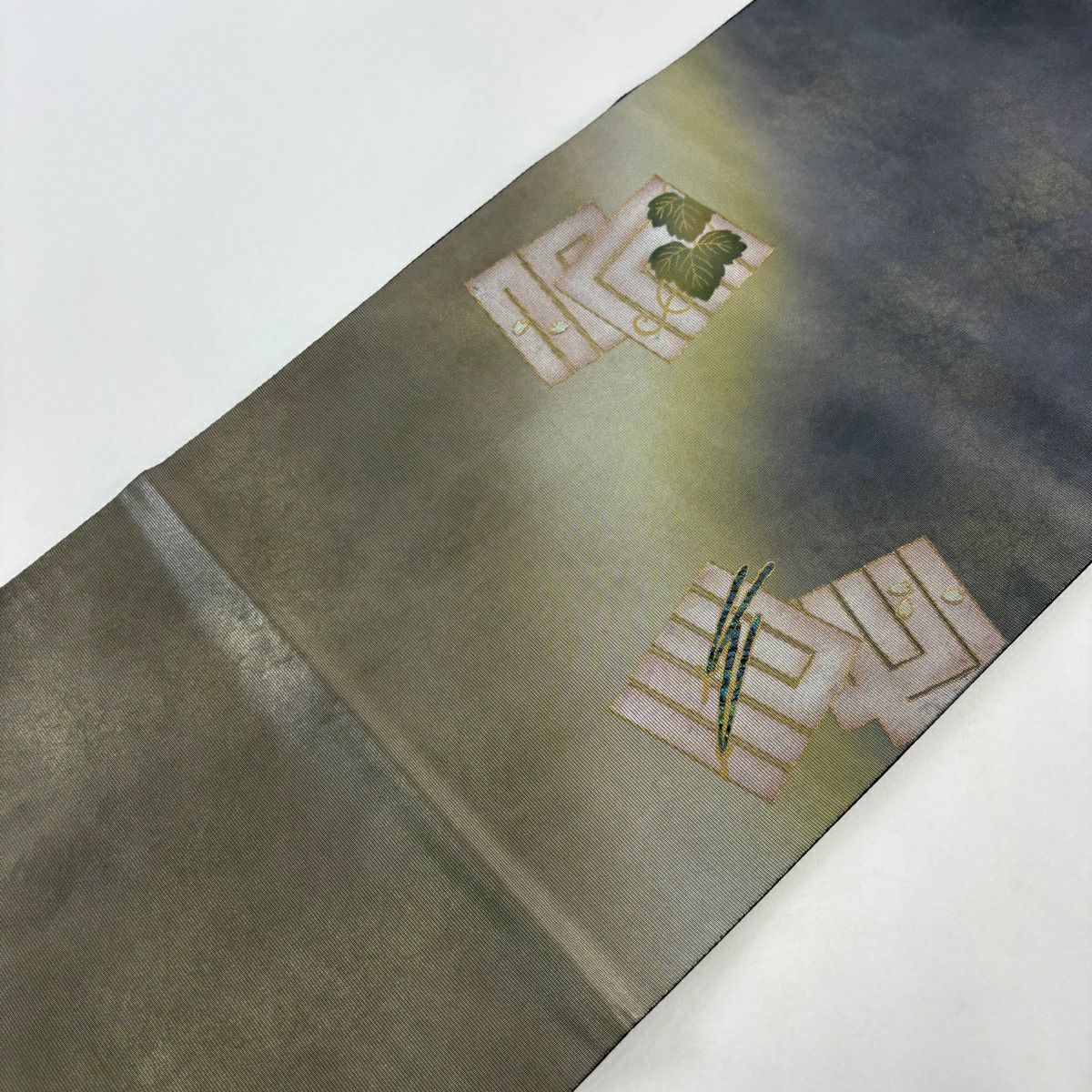 【美品】 袋帶 秀品級 源氏香 松樹葉 金金箔 金銀彩 茶綠 お太鼓圖案 純蠶絲