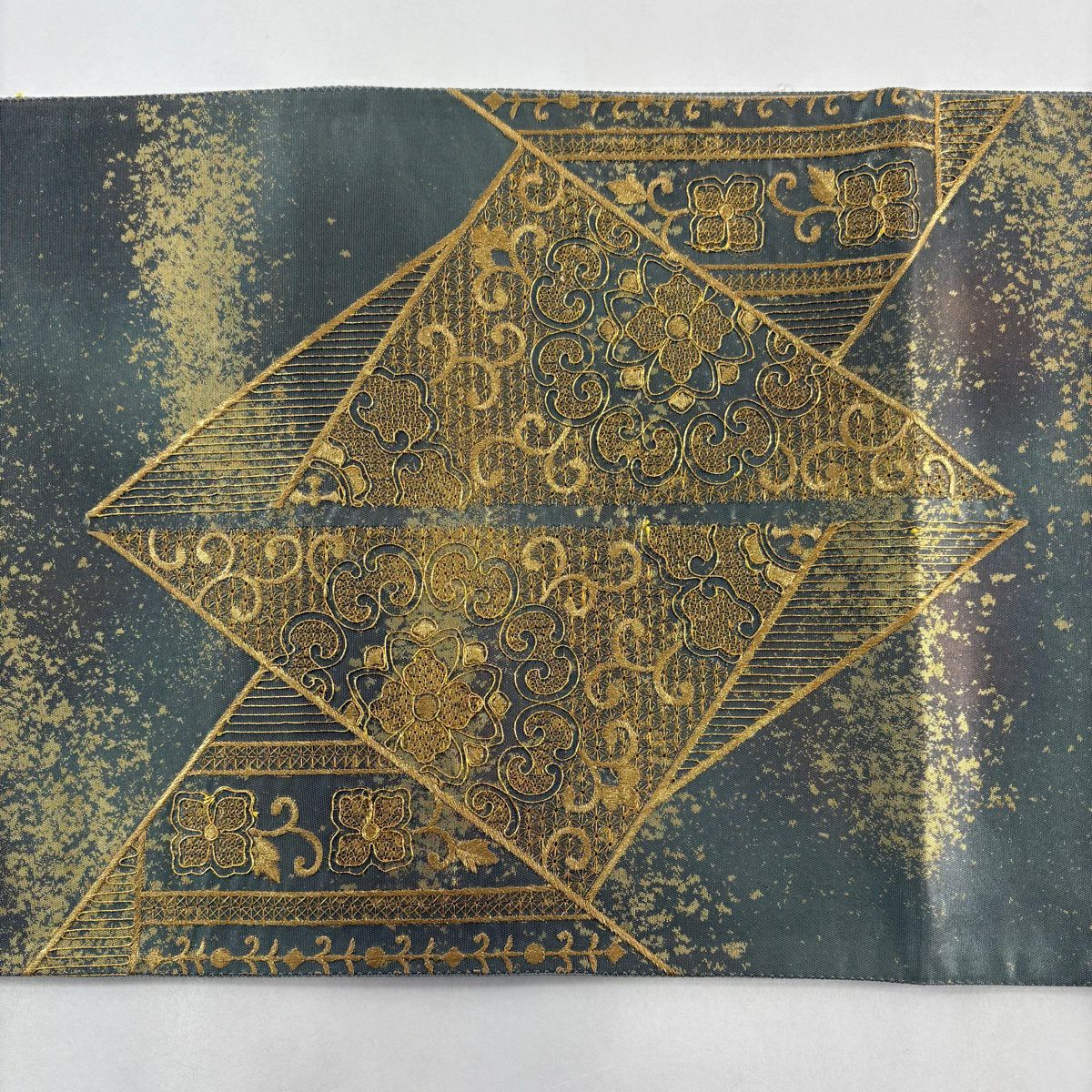 【美品】 袋帶 秀品級 華紋 花唐草紋 金絲 金金箔 灰綠 お太鼓柄 純蠶絲