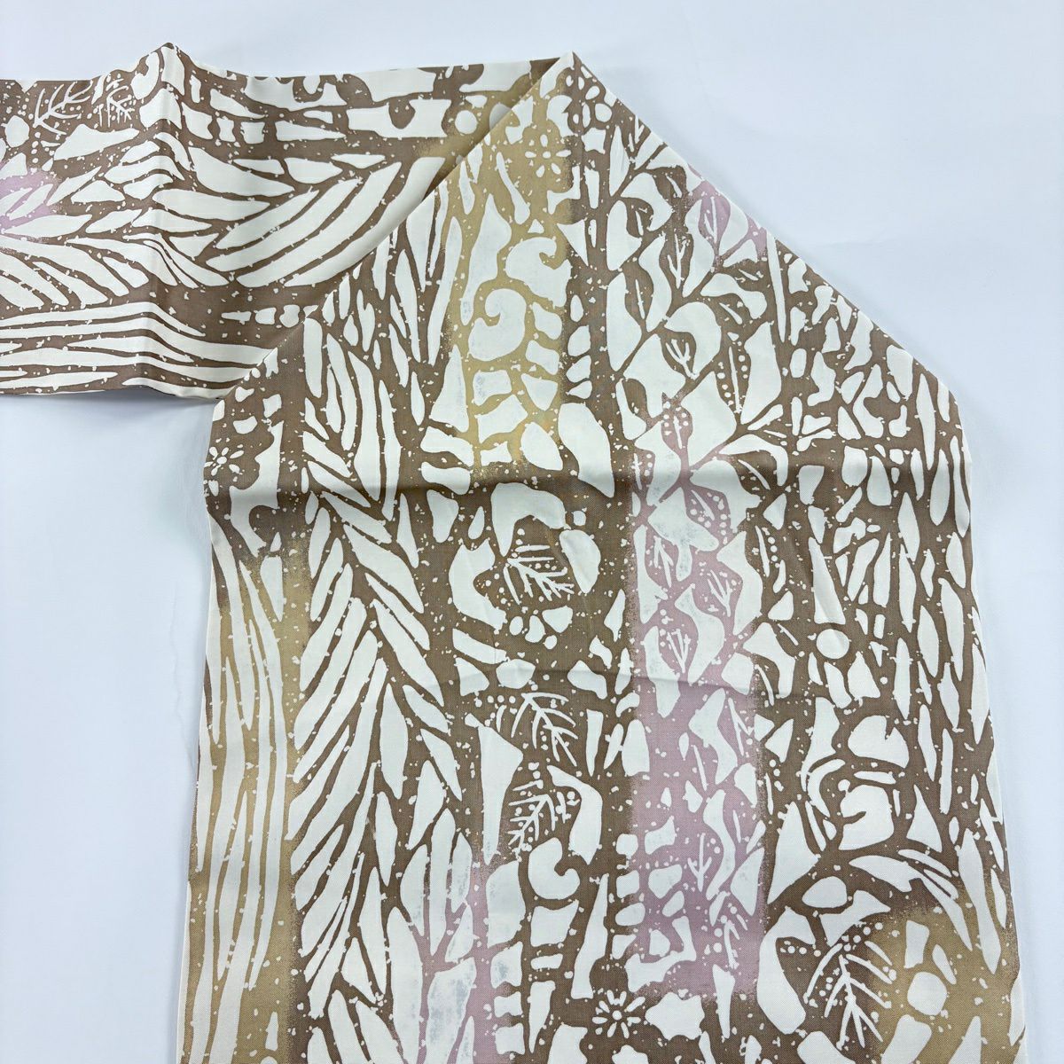 【美品】 名古屋帶 秀品級 草花紋 葉柄 米色 純蠶絲