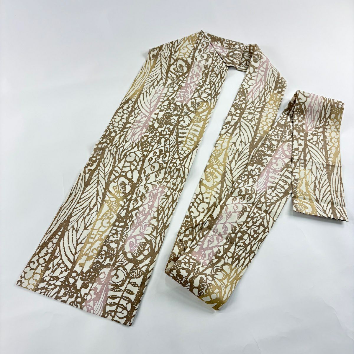 【美品】 名古屋帶 秀品級 草花紋 葉柄 米色 純蠶絲