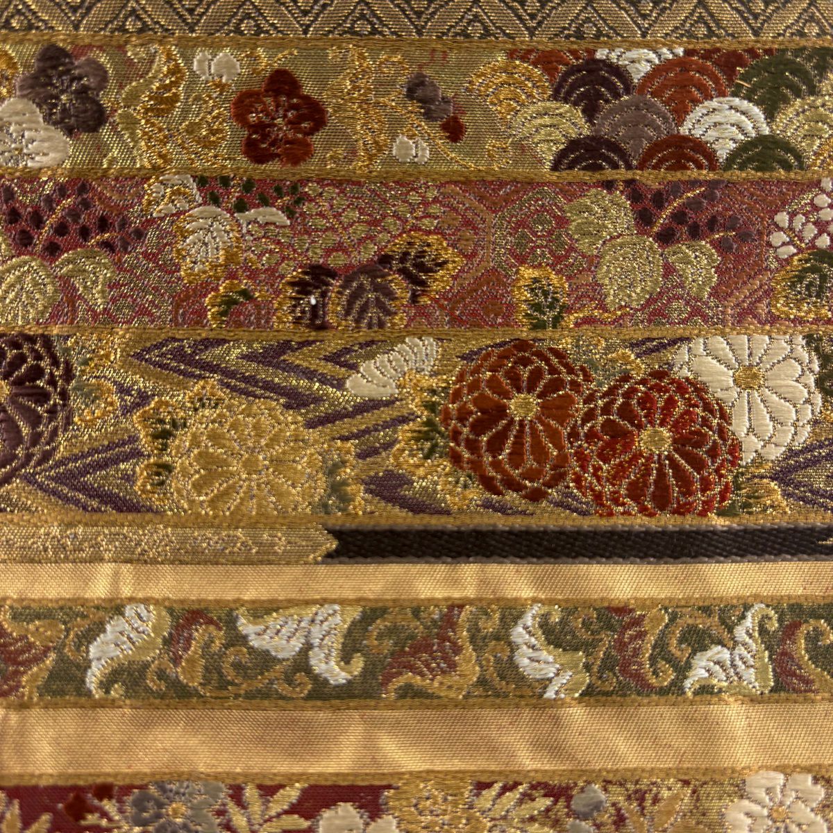 【美品】 袋帶 秀品級 加納幸 落款あり 蒔絵段重文 草花紋紋 縞 金絲 金金箔 金色 大鼓圖案 純蠶絲