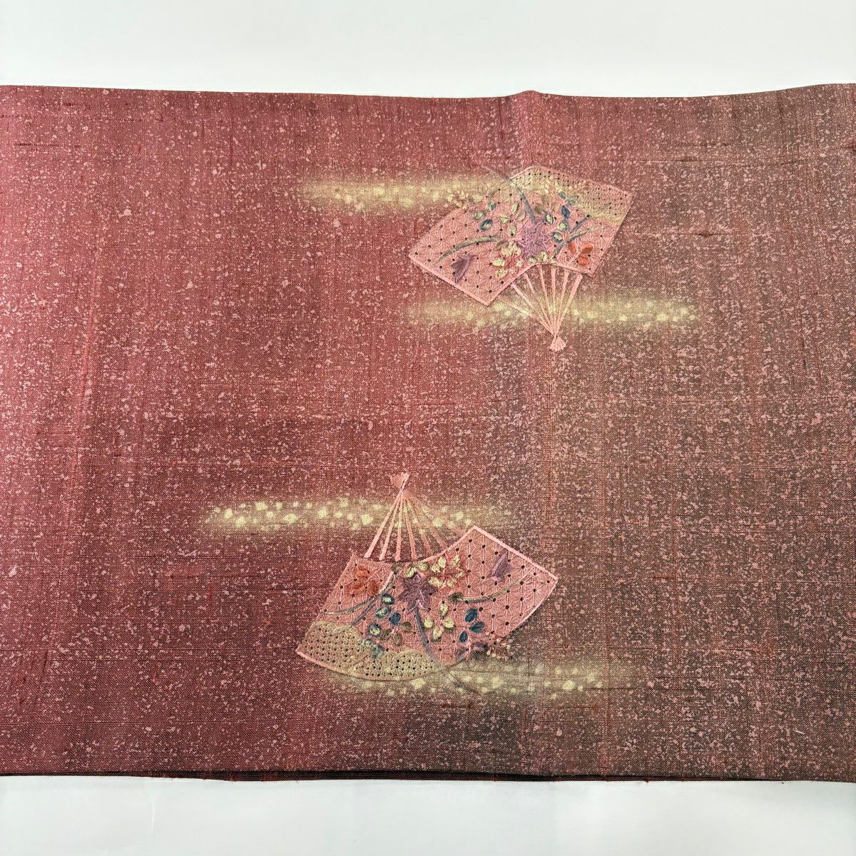 【美品】 袋帶 秀品級 紬織織 地區仕立 扇子 草花紋刺繡 金彩裝飾 茜 紅色 正蠶絲