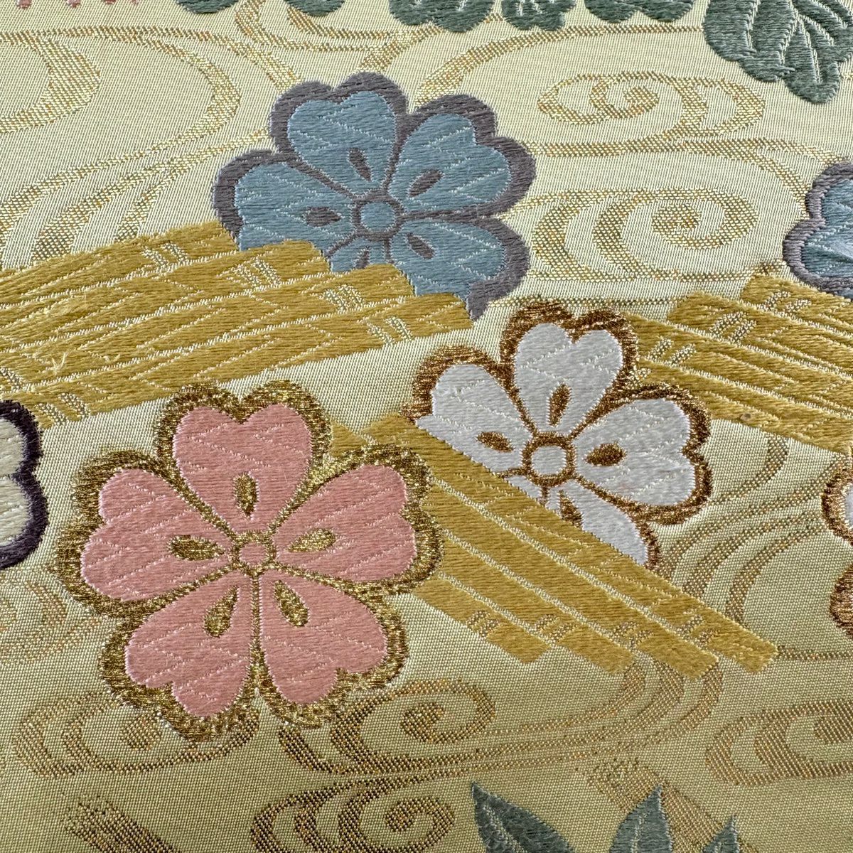【美品】 袋帶 秀品級 落款あり 橫段菊花藤花筏紋 流水 唐織 金金箔 淺黃 六通 純蠶絲
