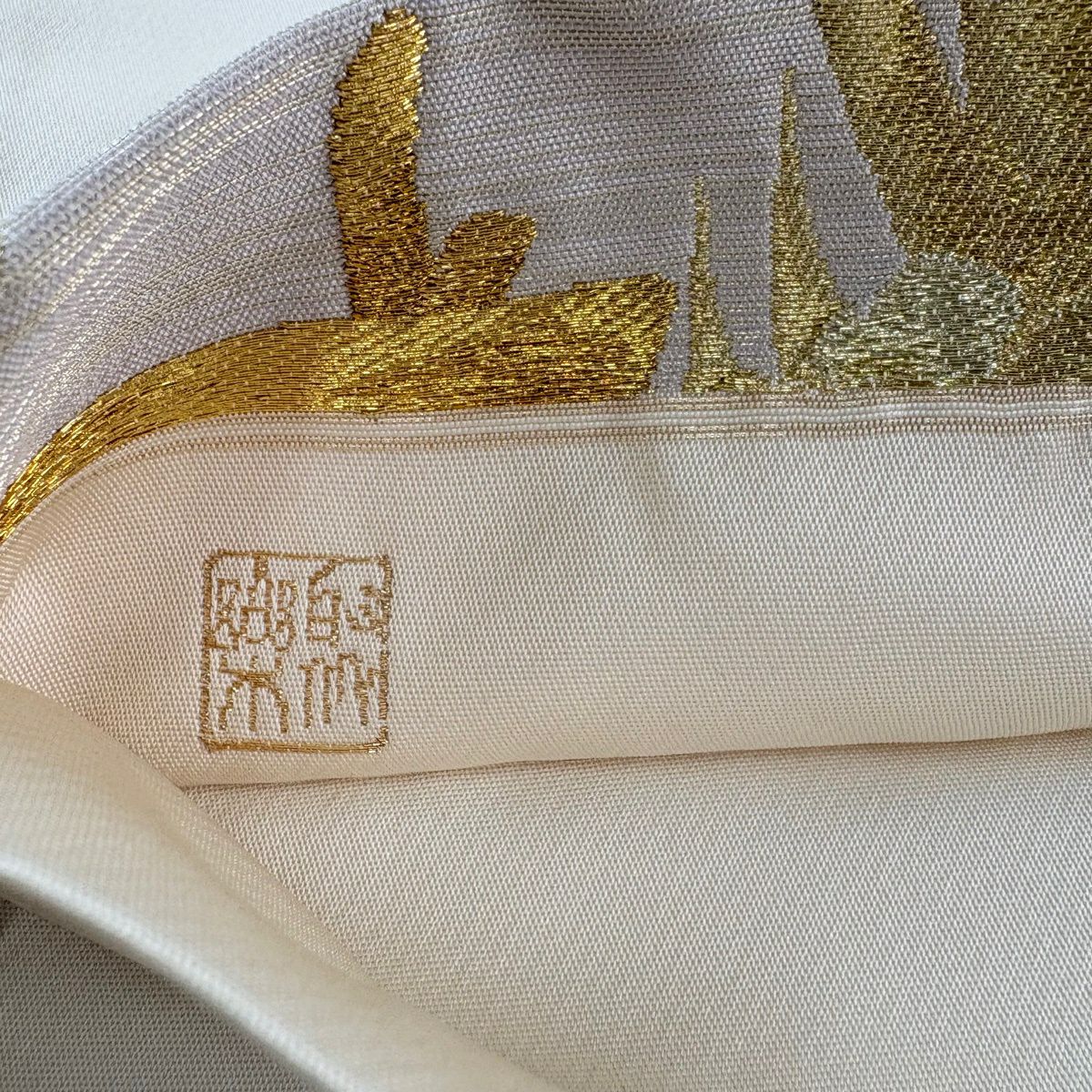【美品】 袋帶 秀品級 じゅらく 落款あり 仙鶴 枝梅花 金糸 金金箔 奶油 六通 純蠶絲