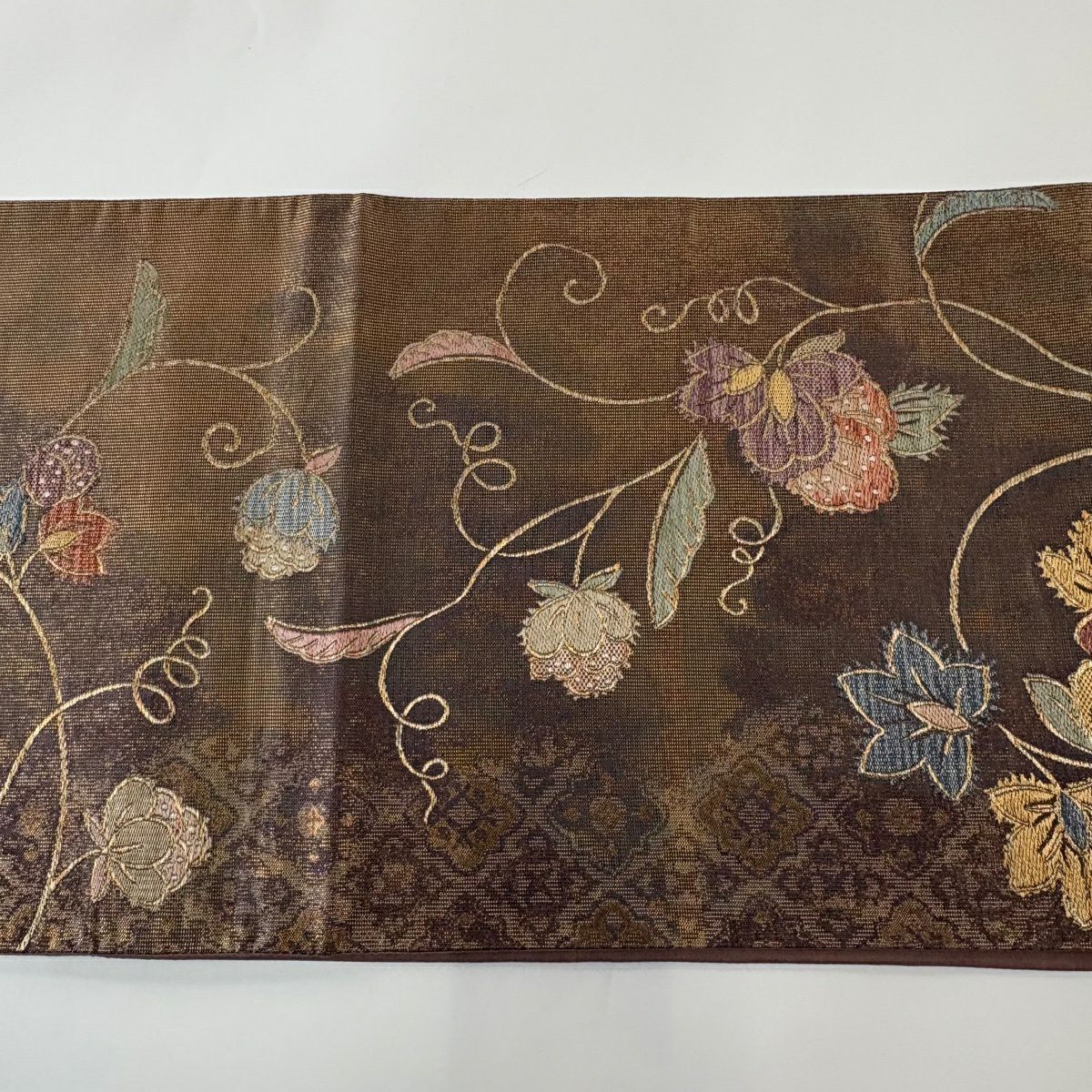 【美品】 袋帶 秀品級 關西仕立 花唐草紋 金銀彩 金金箔 茶 六通 純蠶絲
