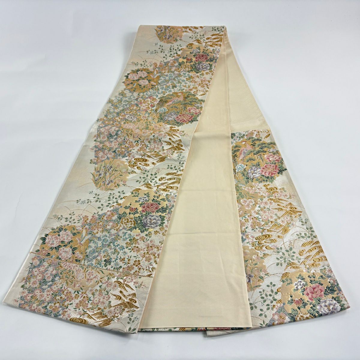 【美品】 袋帶 秀品級 大和 吉祥優美紋樣 花鳥 金金箔 唐織 奶油 六通 純蠶絲