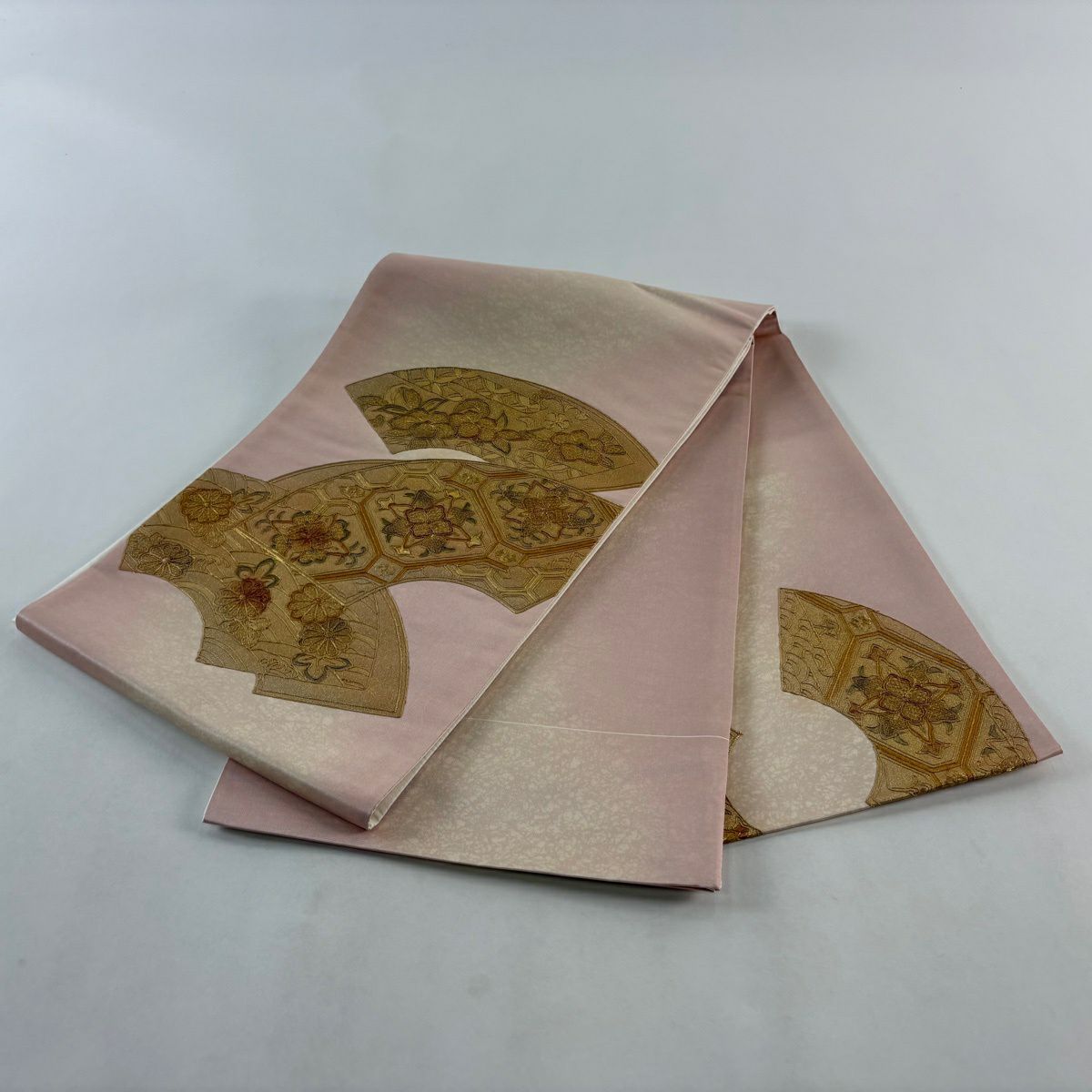 【美品】 袋帶 秀品級 扇子面 蜀江文 刺繡 金線 粉米色 お太鼓柄 純蠶絲
