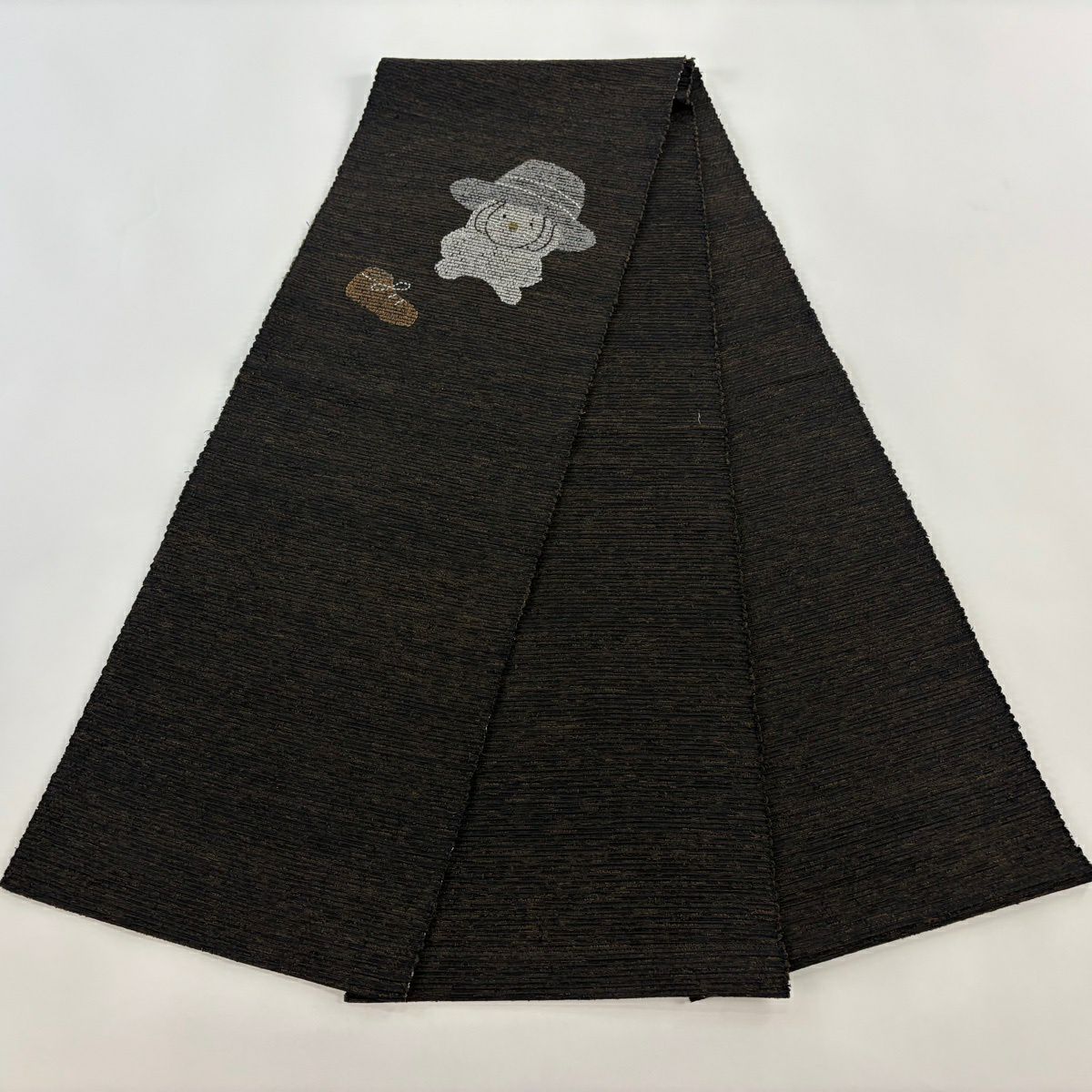 【美品】 名古屋帶 逸品級 八寸名古屋帶 動物 風球 刺繡 黑灰 純蠶絲