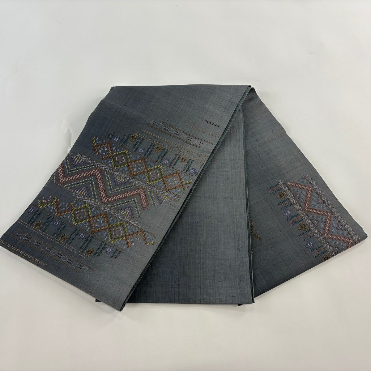 【美品】 袋帶 逸品級 紬織織 大和 菱形 幾何刺繡 刺子刺繡 灰綠 お太鼓圖案 純蠶絲