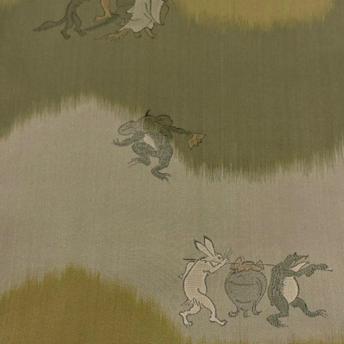 【美品】 袋帶 逸品級 鳥獸戲畫 茶綠 お太鼓圖案 純蠶絲