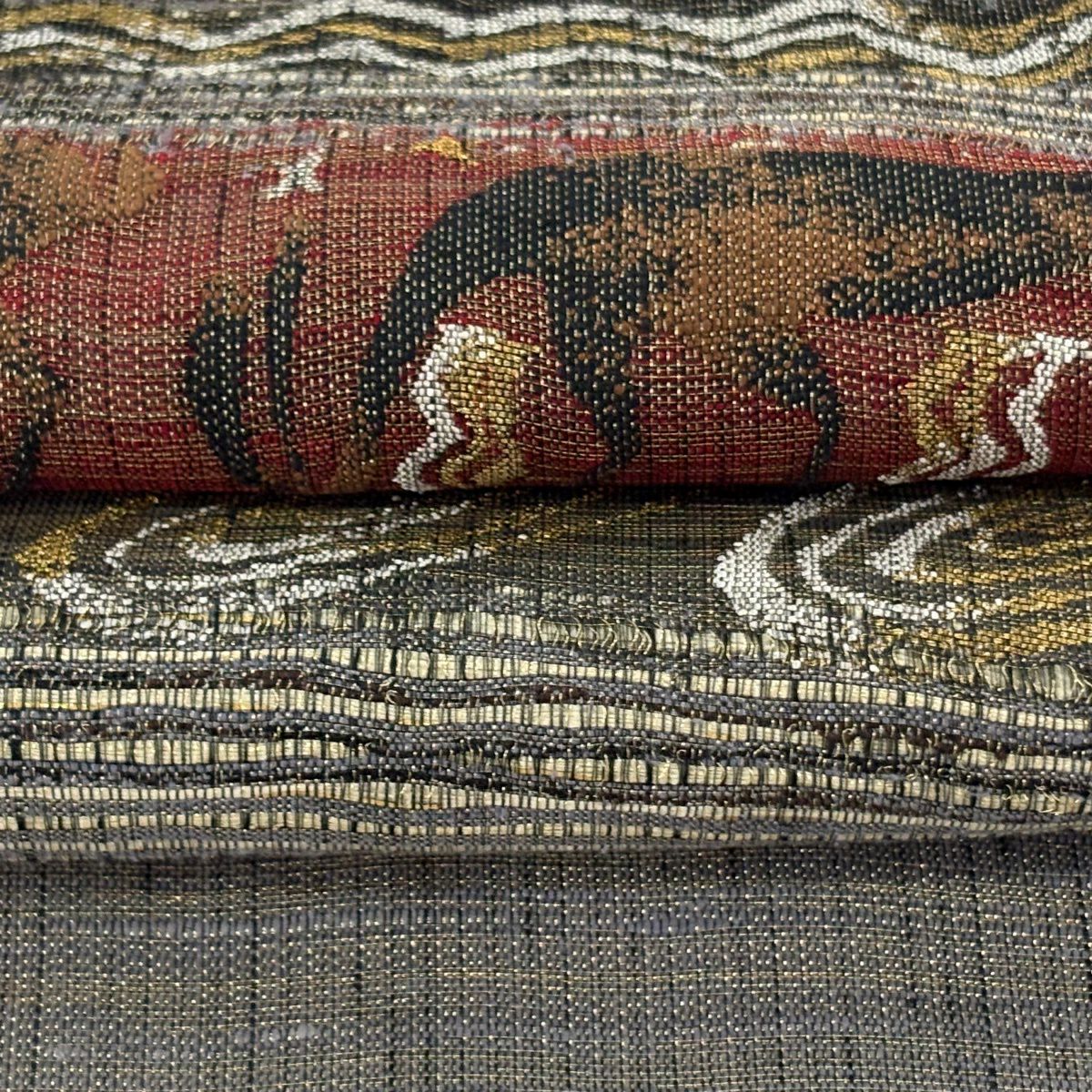 【美品】 袋帶 逸品級 渡文 落款あり 動物 さざ波 金糸 灰色 お太鼓柄 純蠶絲