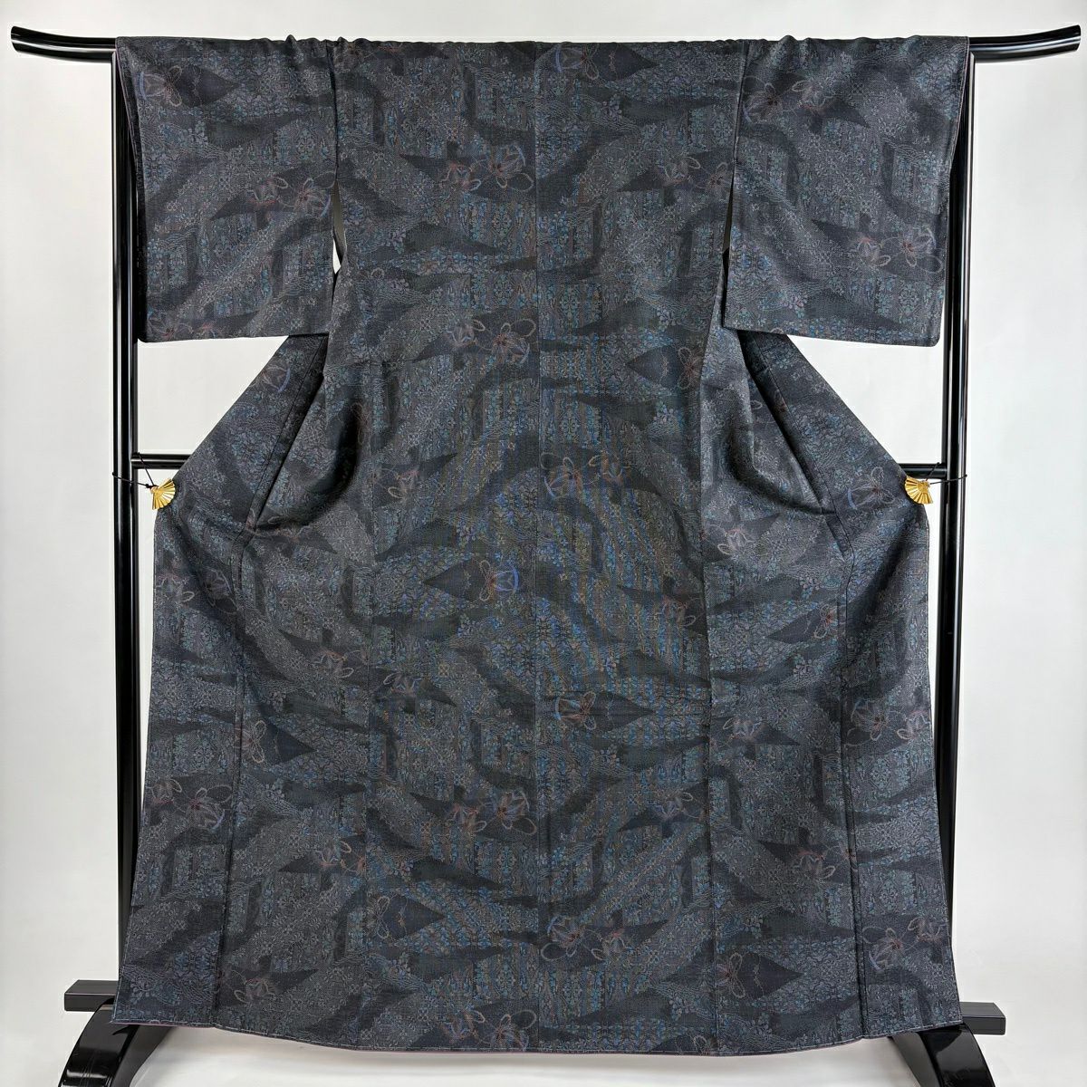 【美品】 大島紬織 身長166cm 袖長66cm M 雙層 泥染 證書在手 手鞠 草花紋紋 墨色 純蠶絲 秀品級