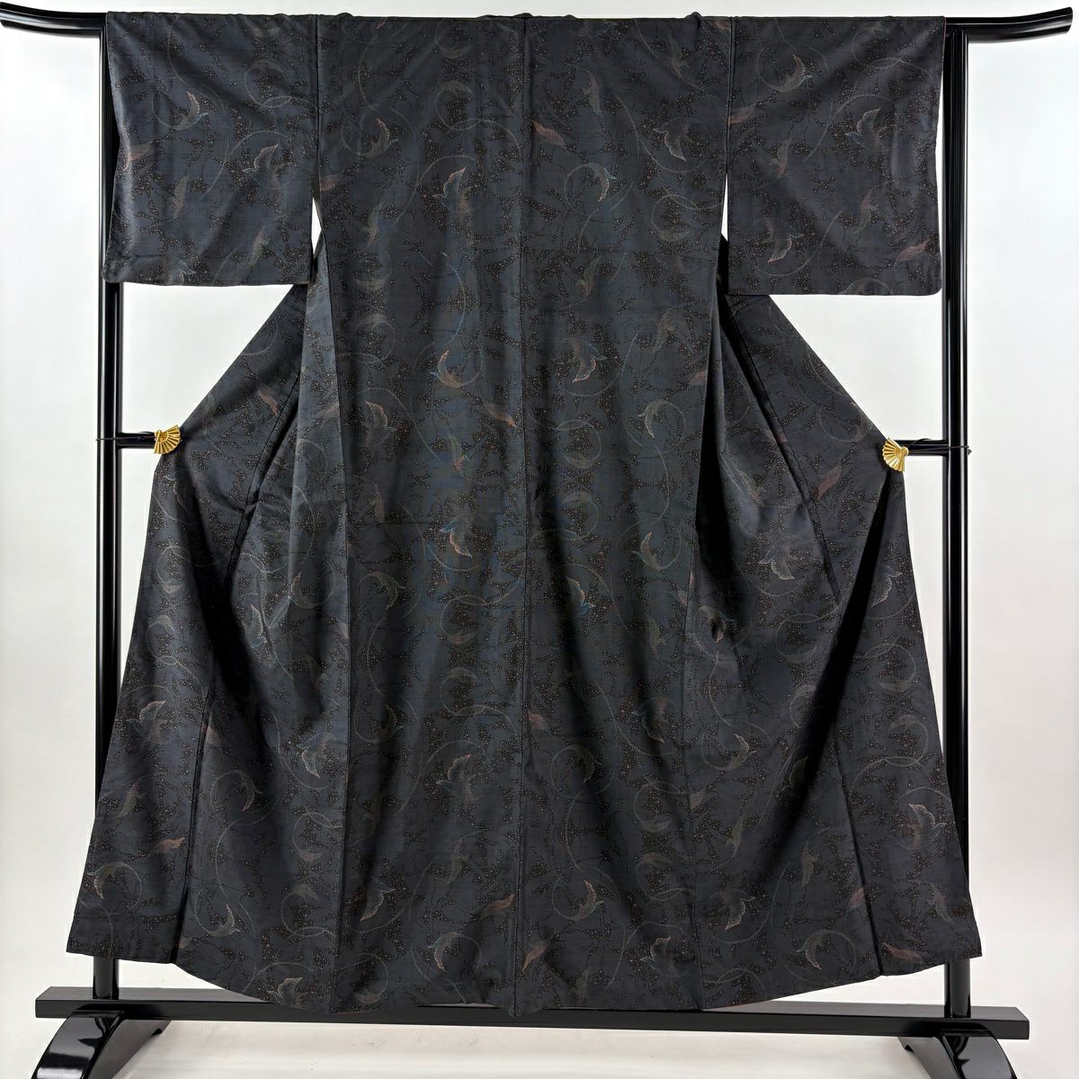 【美品】 大島紬織 身長156cm 袖長65cm M 雙層 純泥染 證書附帶 唐草紋 深藍 純蠶絲 優品級