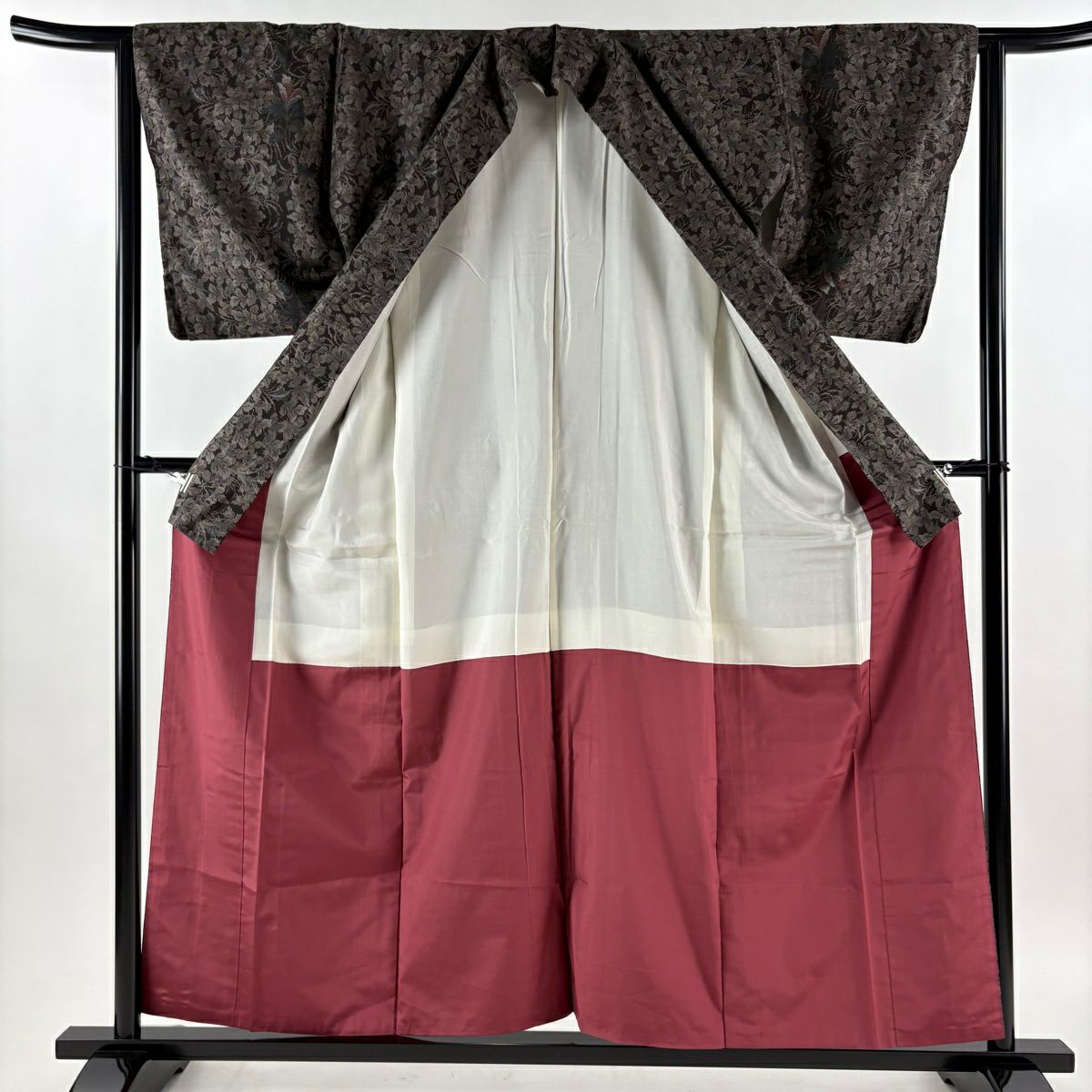 【美品】 大島紬織 身長157.5cm 袖長62.5cm S 雙層 純泥染 證書附帶 草花紋紋 焦茶 正蠶絲 秀品級
