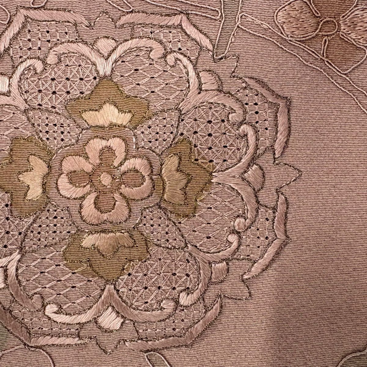付下 身長163cm 袖長66.5cm M 雙層 華紋 花唐草紋 刺繡 金線 粉米色 純蠶絲 優品級