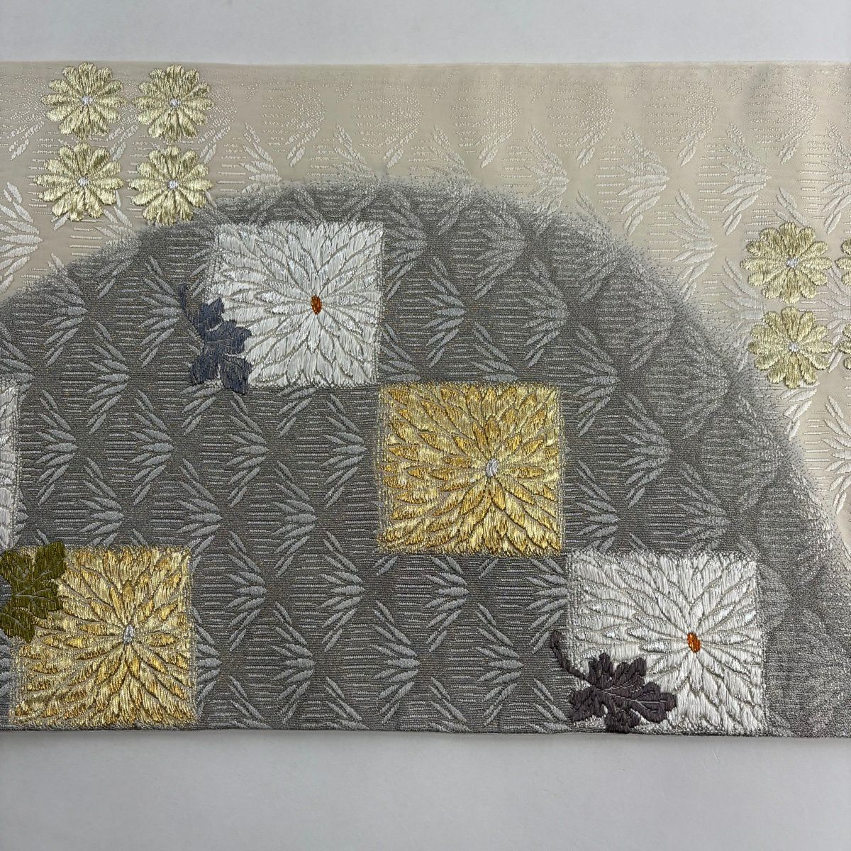 【美品】 袋帶 名品級 菊花花 竹子子 刺繡 金銀彩 奶油色 大鼓圖案 純蠶絲