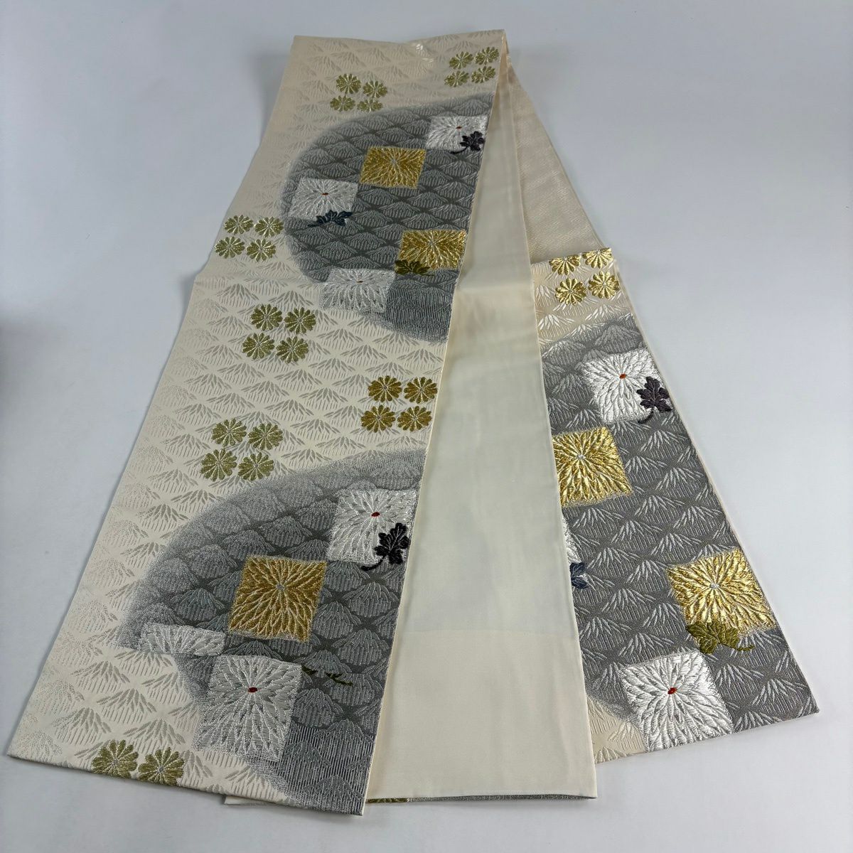 【美品】 袋帶 名品級 菊花花 竹子子 刺繡 金銀彩 奶油色 大鼓圖案 純蠶絲
