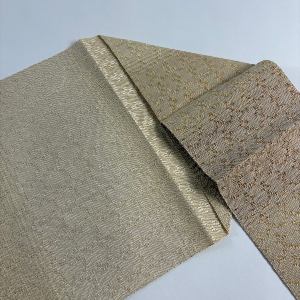 【美品】名古屋帶 名品級 八寸名古屋帶 松樹葉仕立 幾何學圖案 米色 純蠶絲