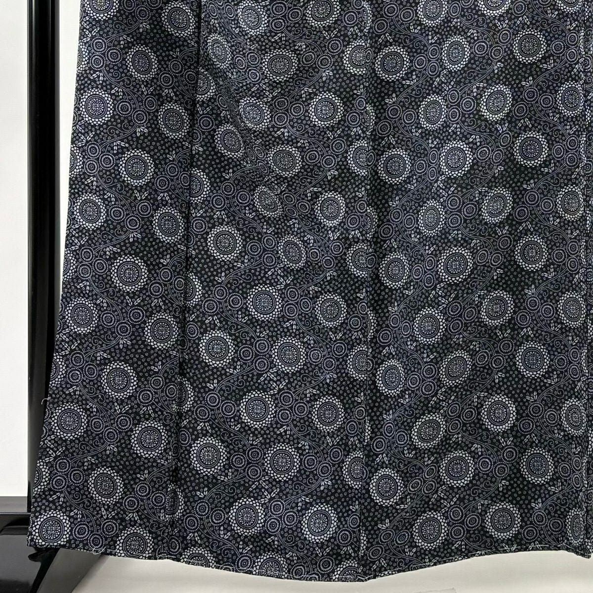 【美品】 小紋 身長161.5cm 袖長68cm L 雙層 菊花 墨 黑 純蠶絲 名品級