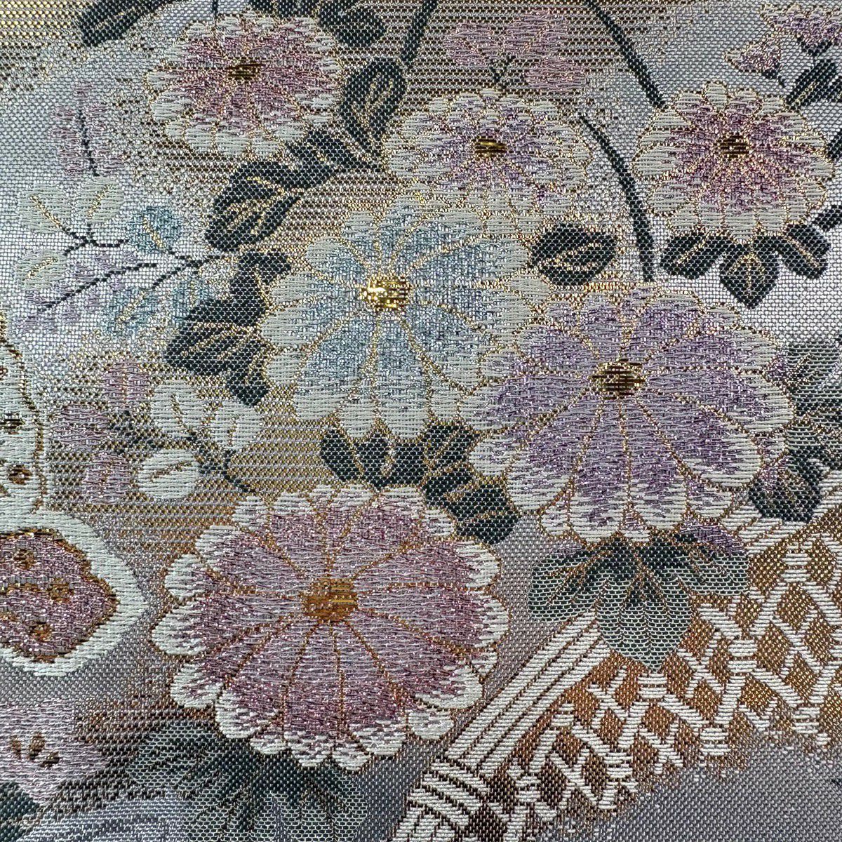 【美品】 袋帶 秀品級 草花紋 蝶 金金箔 銀 六通 純蠶絲
