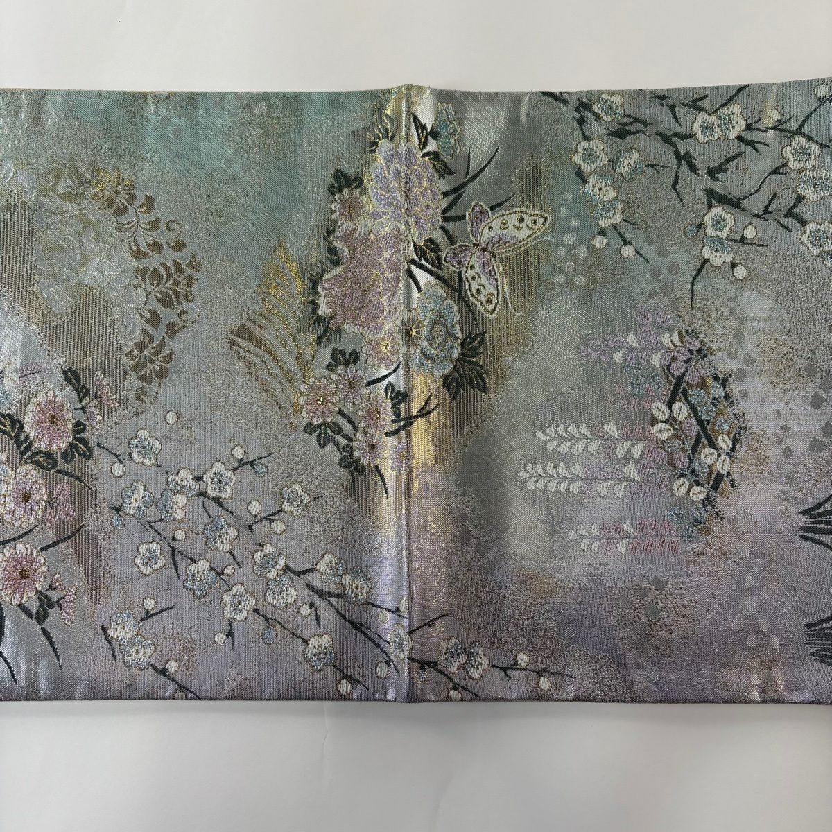 【美品】 袋帶 秀品級 草花紋 蝶 金金箔 銀 六通 純蠶絲